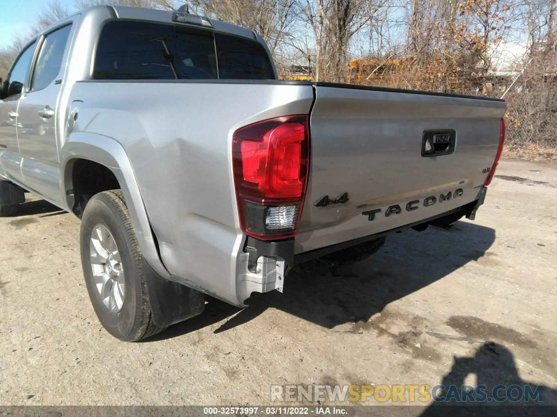 6 Photograph of a damaged car 3TMCZ5AN8KM270376 TOYOTA TACOMA 4WD 2019