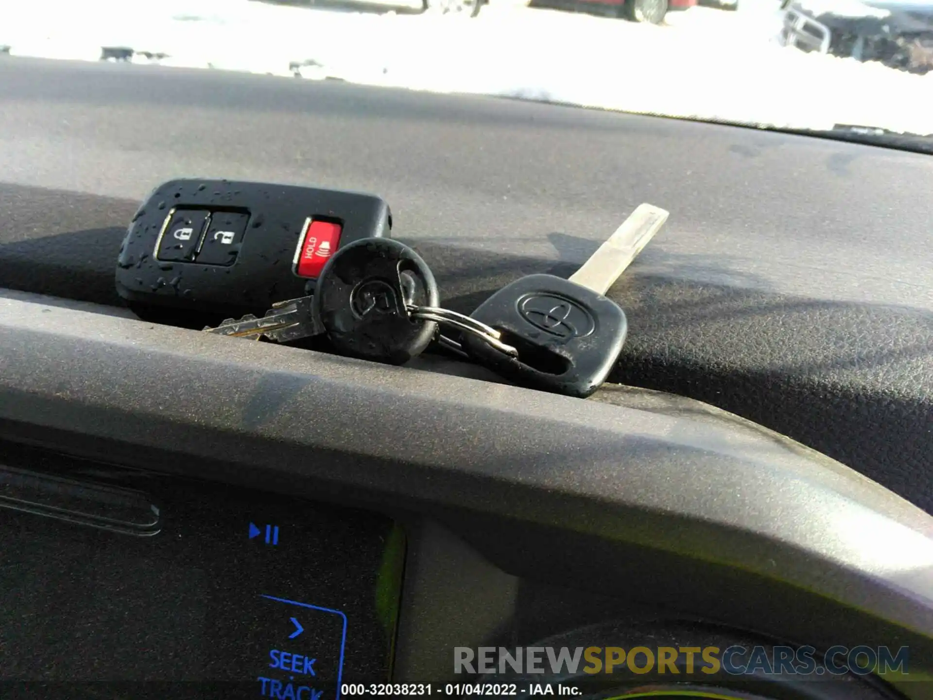 11 Photograph of a damaged car 3TMCZ5AN8KM272273 TOYOTA TACOMA 4WD 2019