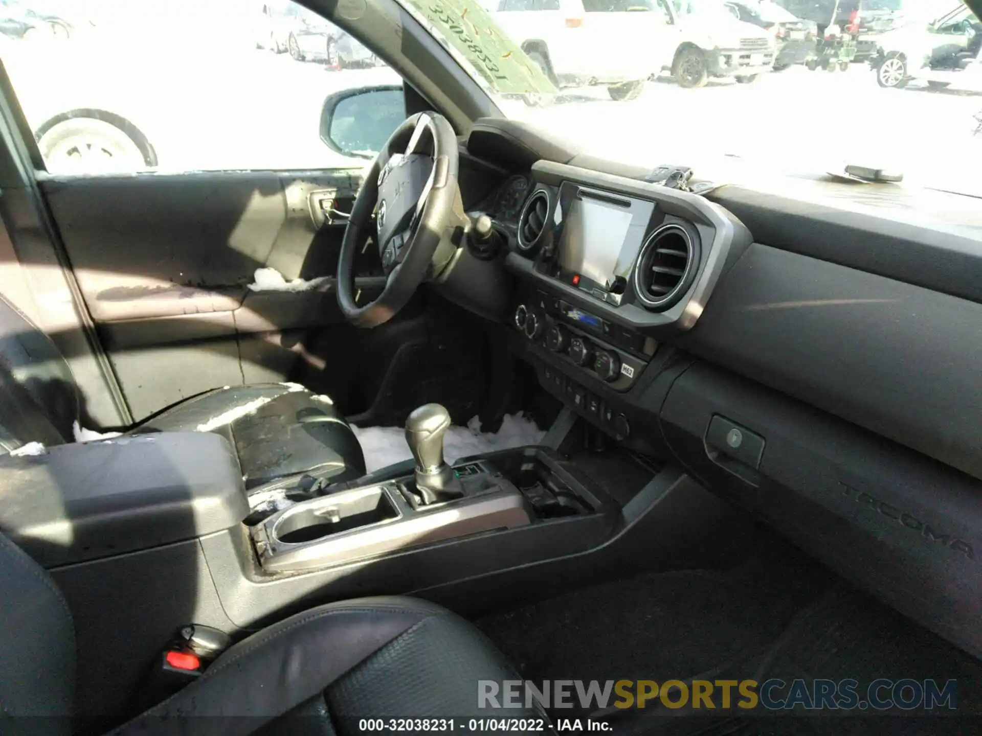 5 Photograph of a damaged car 3TMCZ5AN8KM272273 TOYOTA TACOMA 4WD 2019