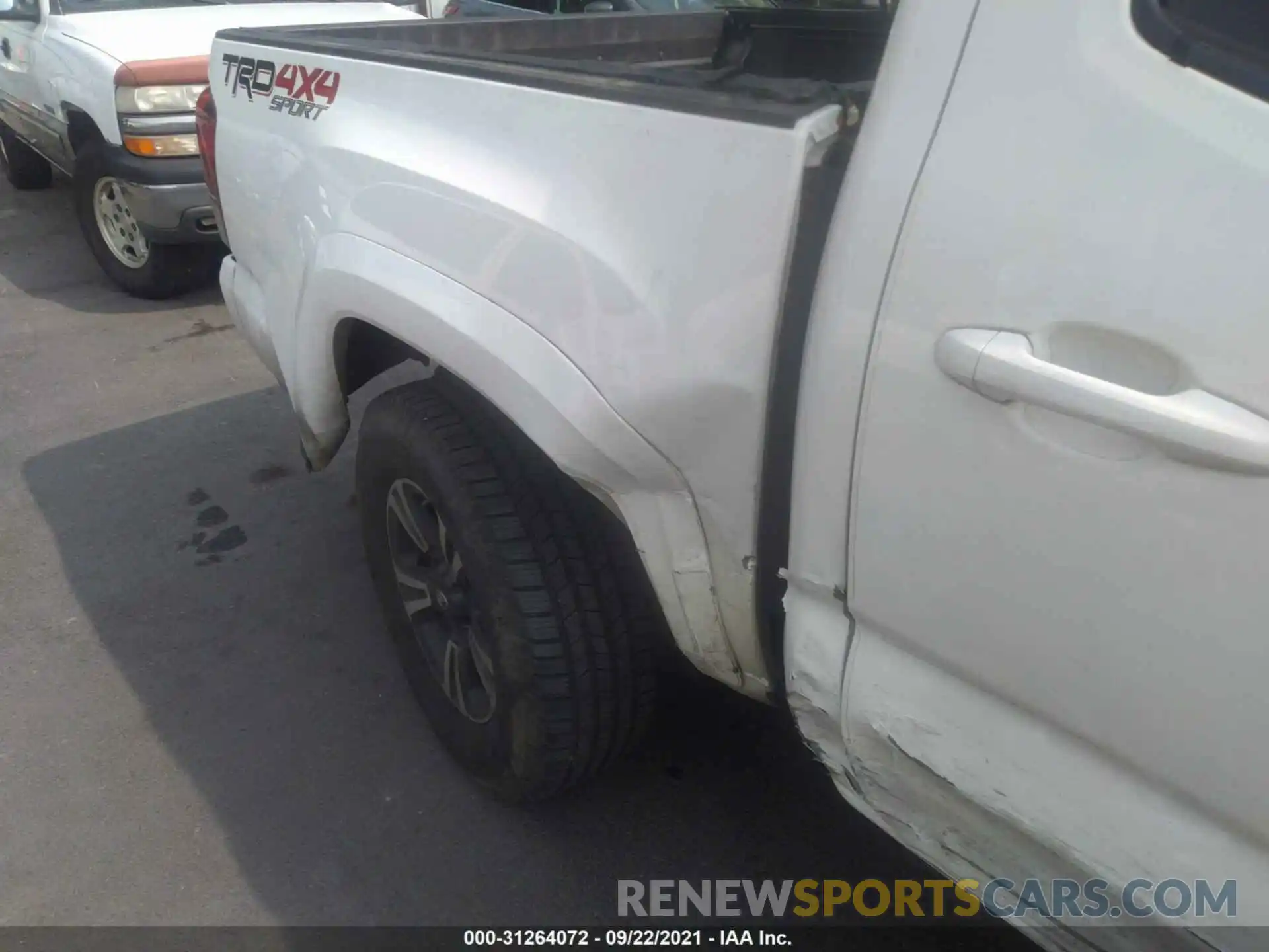 6 Фотография поврежденного автомобиля 3TMCZ5AN9KM197728 TOYOTA TACOMA 4WD 2019