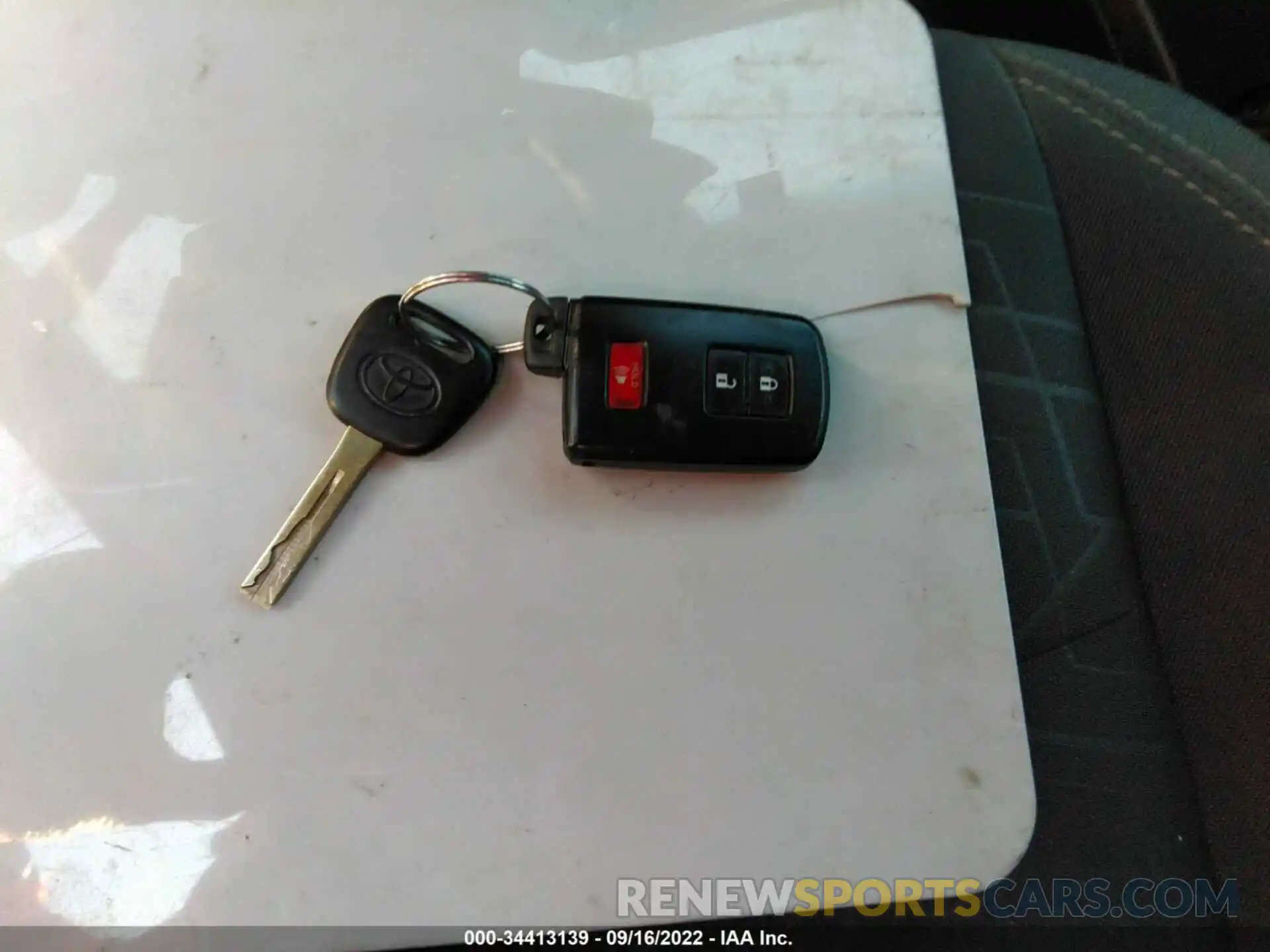 11 Photograph of a damaged car 3TMCZ5AN9KM205813 TOYOTA TACOMA 4WD 2019