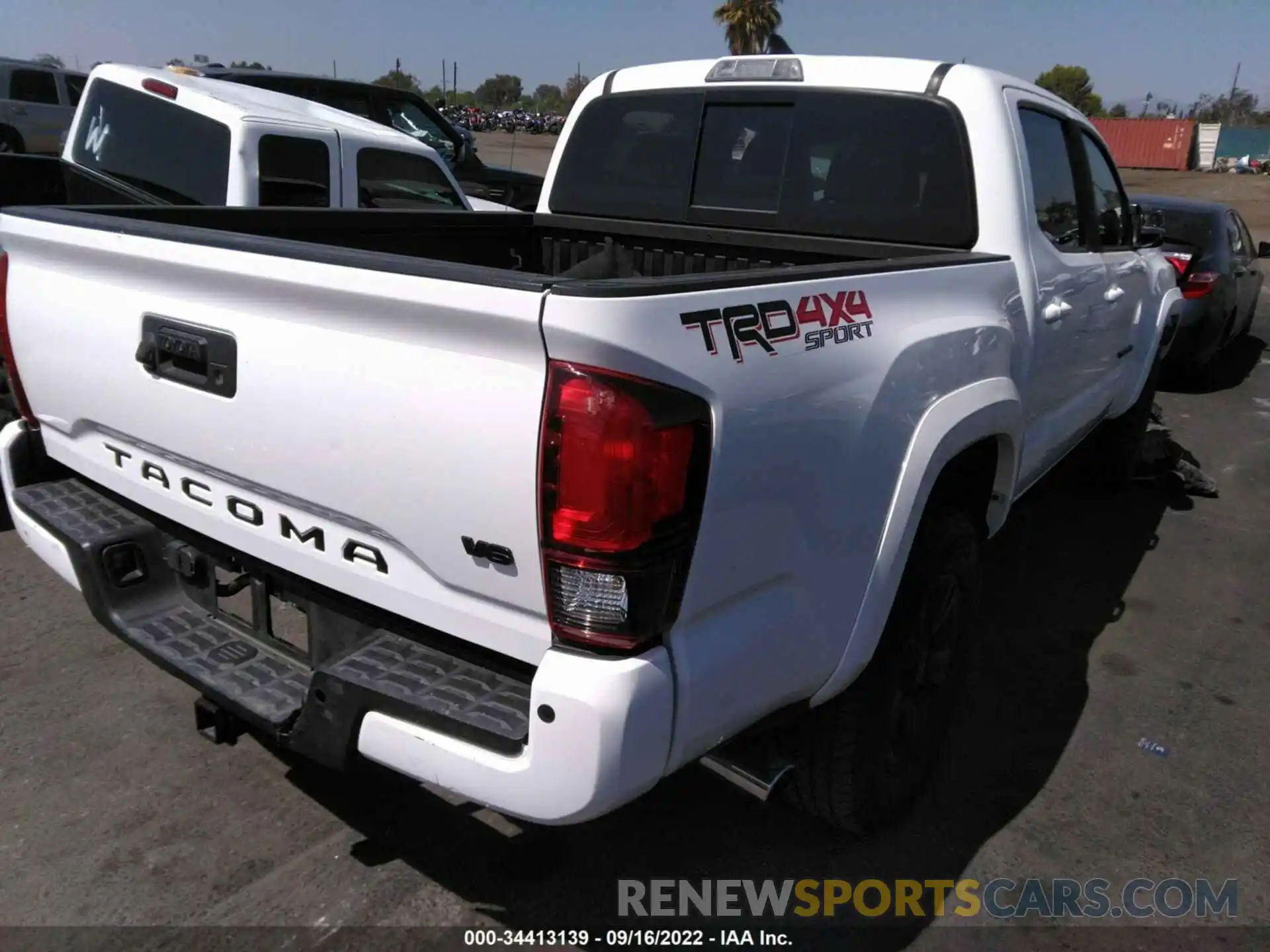 4 Photograph of a damaged car 3TMCZ5AN9KM205813 TOYOTA TACOMA 4WD 2019