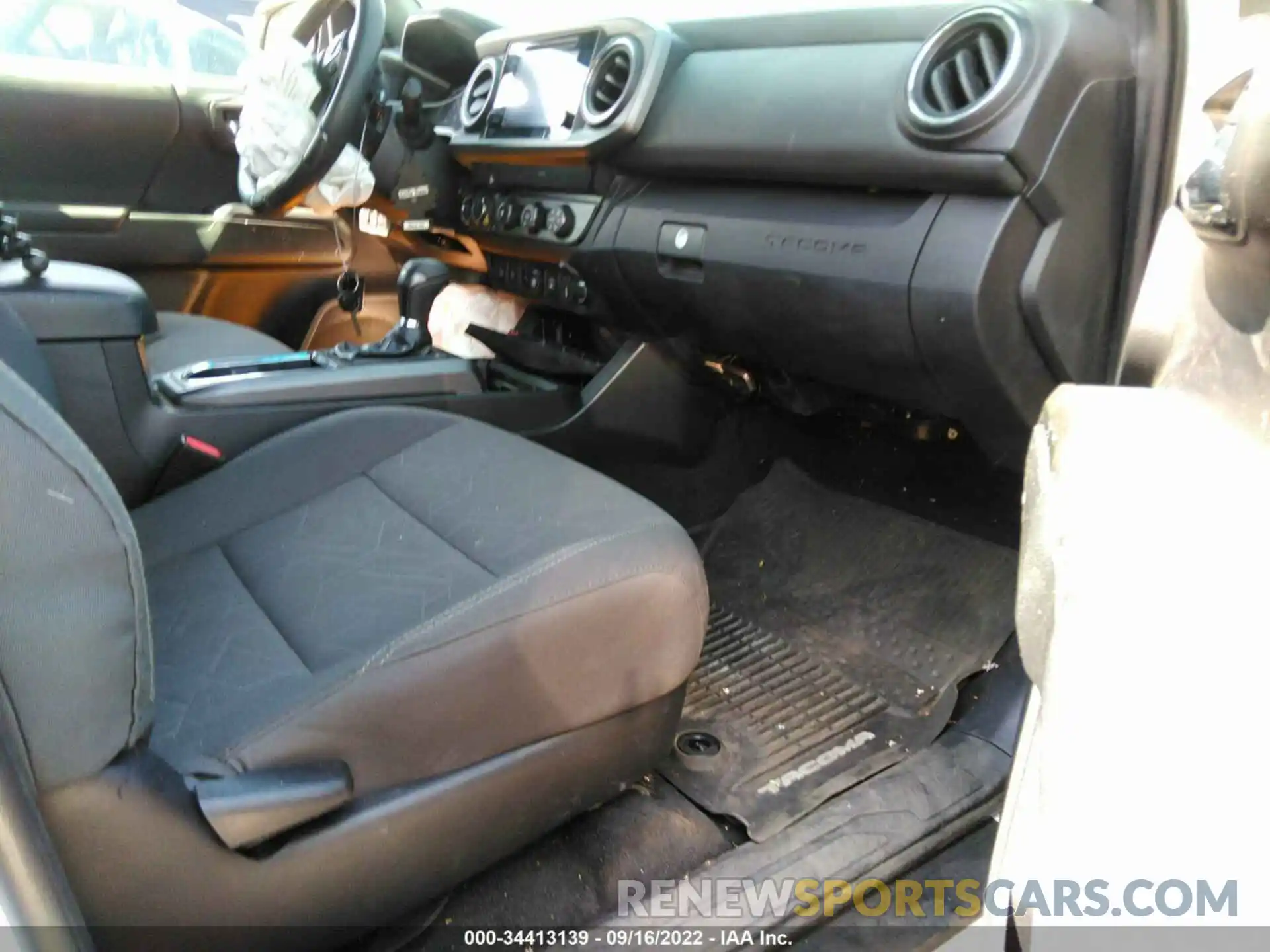 5 Photograph of a damaged car 3TMCZ5AN9KM205813 TOYOTA TACOMA 4WD 2019