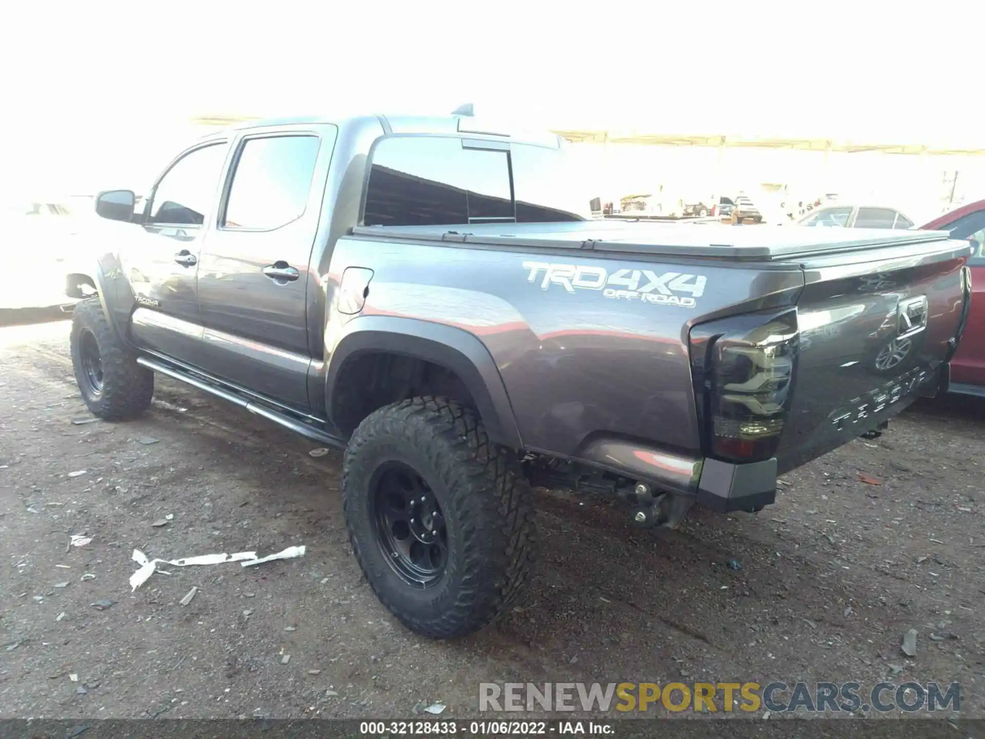 3 Фотография поврежденного автомобиля 3TMCZ5AN9KM229240 TOYOTA TACOMA 4WD 2019