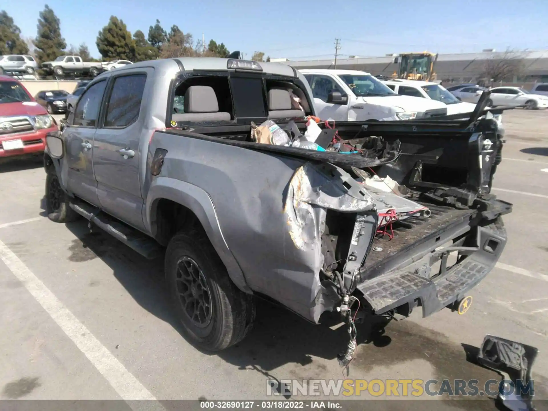 3 Фотография поврежденного автомобиля 3TMCZ5AN9KM235636 TOYOTA TACOMA 4WD 2019