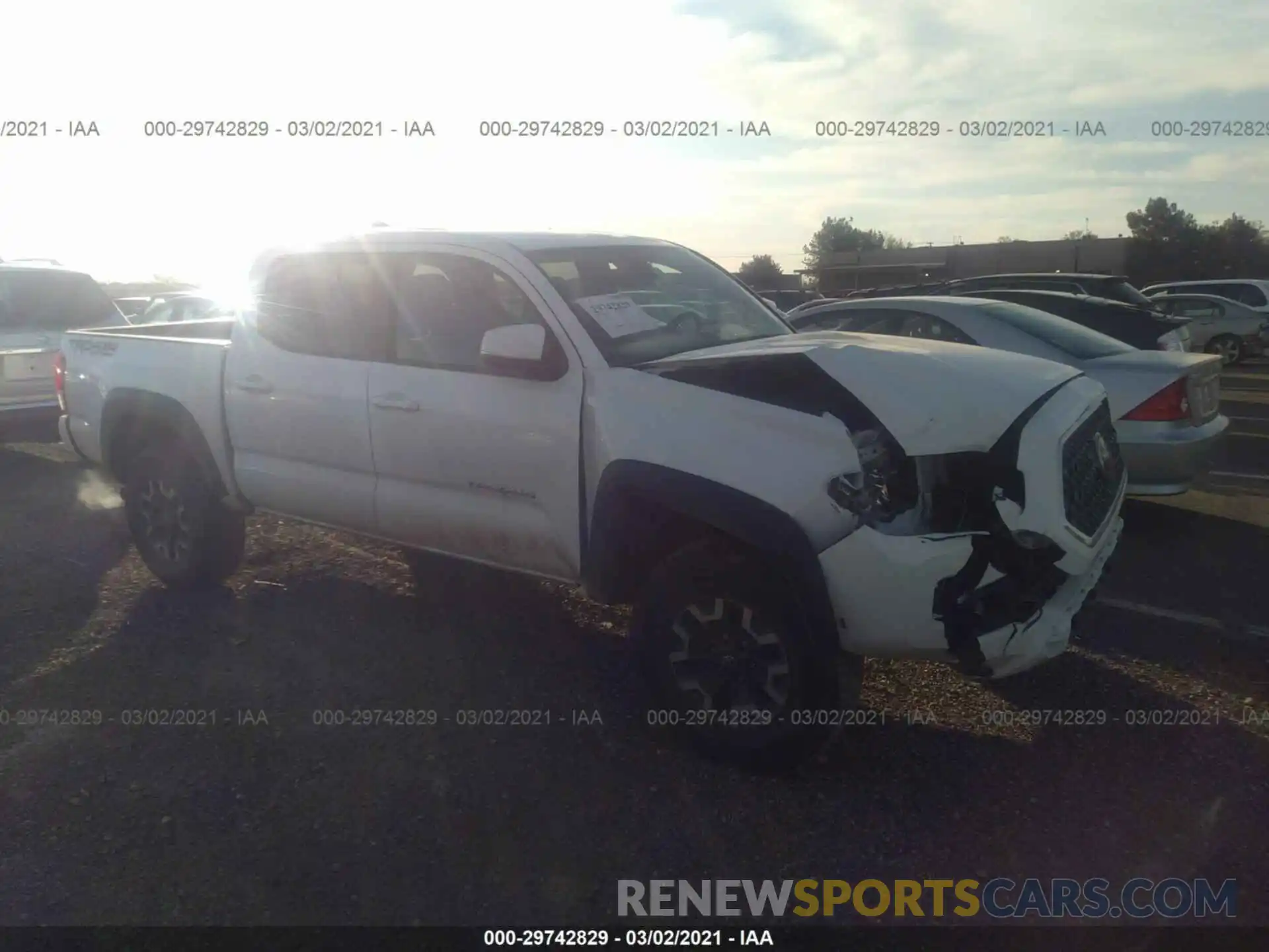 1 Фотография поврежденного автомобиля 3TMCZ5AN9KM247771 TOYOTA TACOMA 4WD 2019