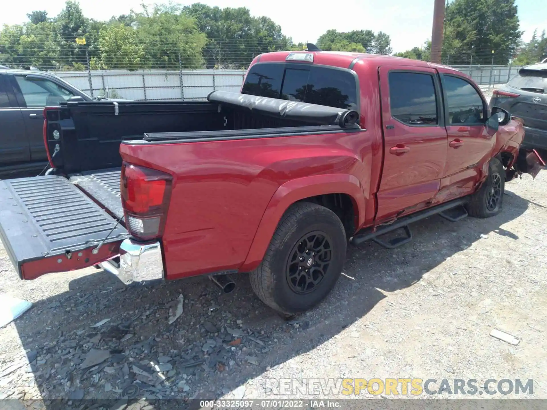 4 Photograph of a damaged car 3TMCZ5AN9KM261881 TOYOTA TACOMA 4WD 2019