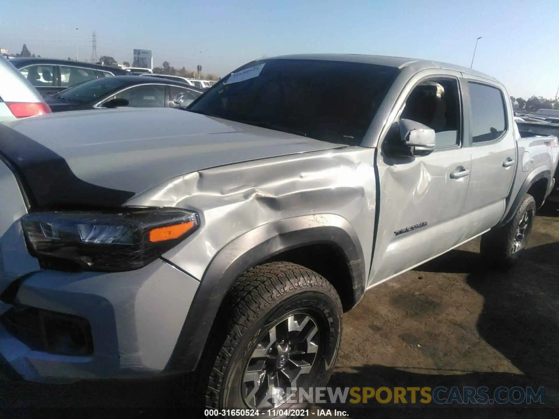 2 Фотография поврежденного автомобиля 3TMCZ5AN9KM276235 TOYOTA TACOMA 4WD 2019