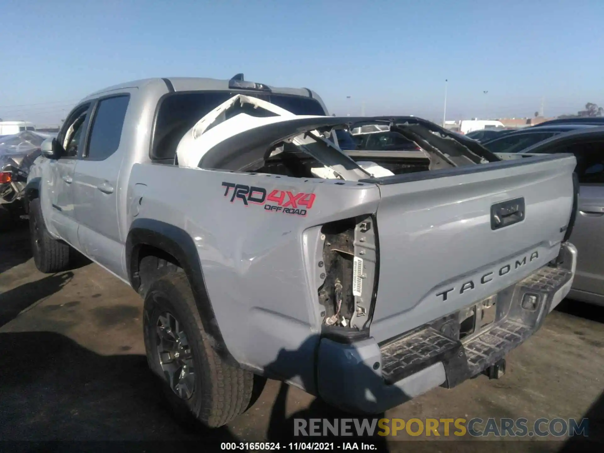 3 Фотография поврежденного автомобиля 3TMCZ5AN9KM276235 TOYOTA TACOMA 4WD 2019