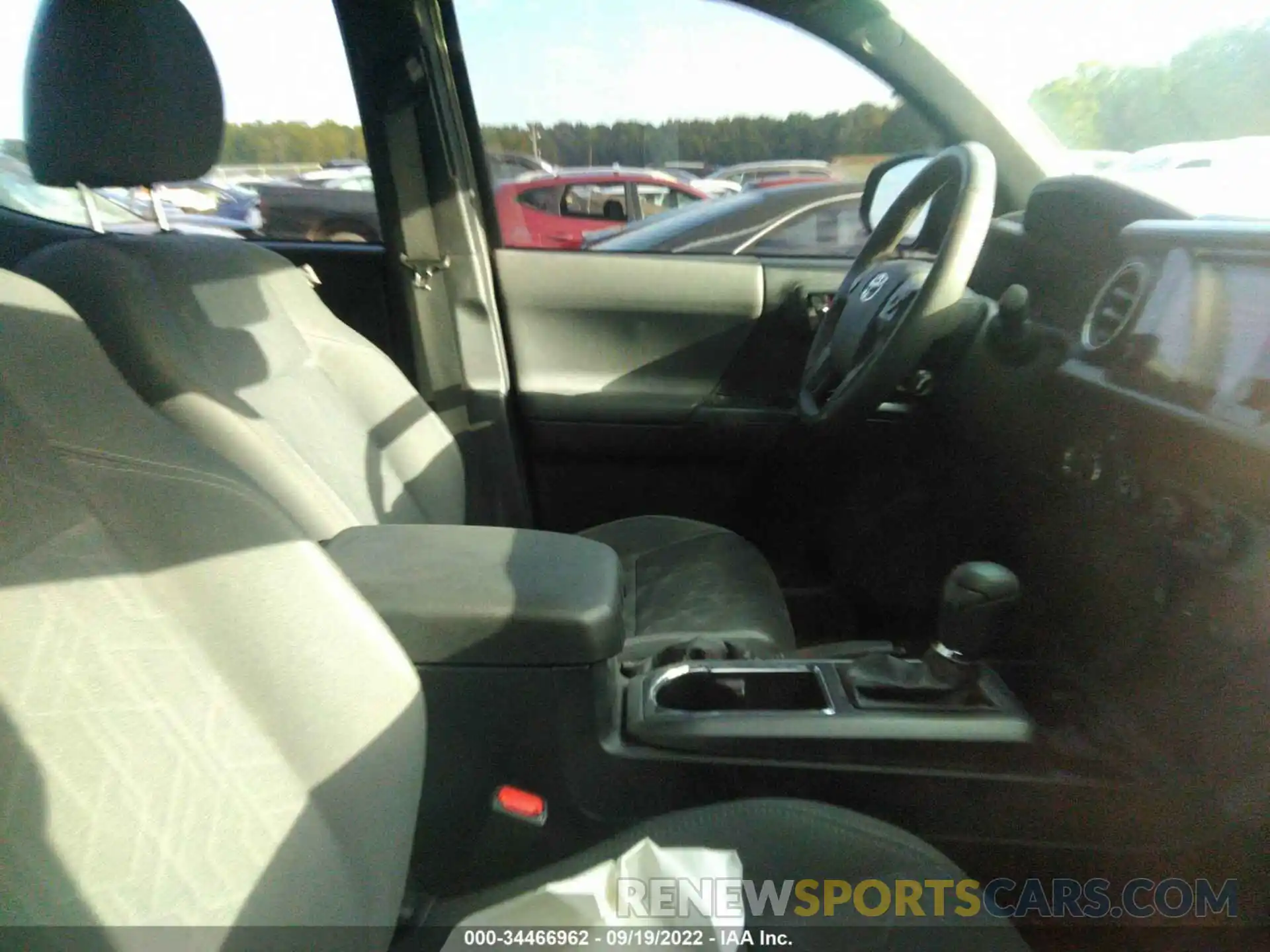 5 Photograph of a damaged car 3TMCZ5AN9KM277739 TOYOTA TACOMA 4WD 2019