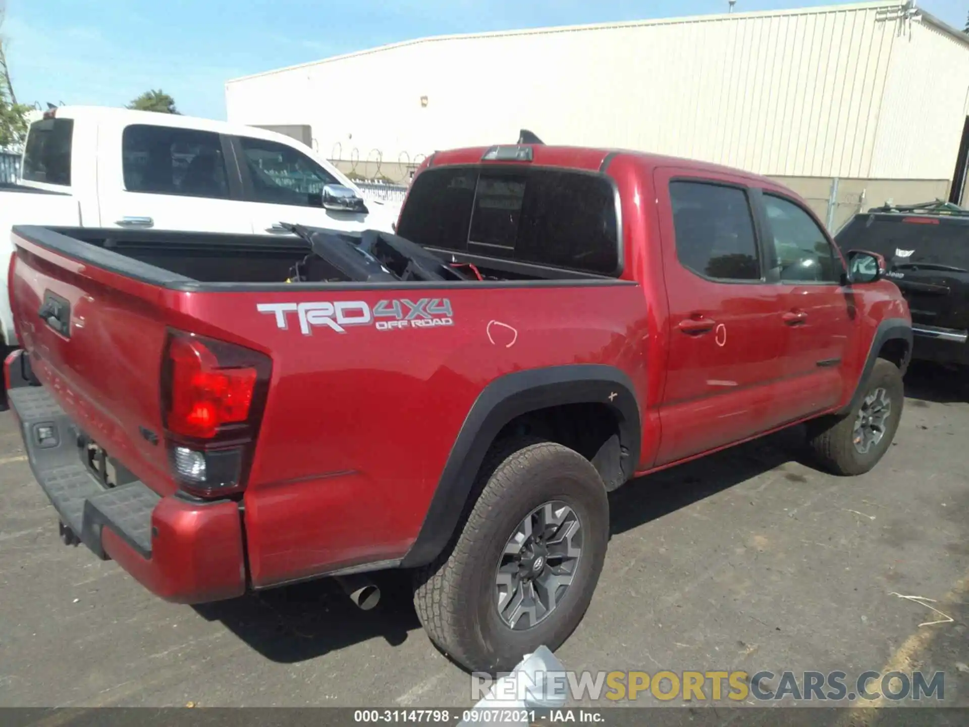 4 Photograph of a damaged car 3TMCZ5AN9KM280625 TOYOTA TACOMA 4WD 2019