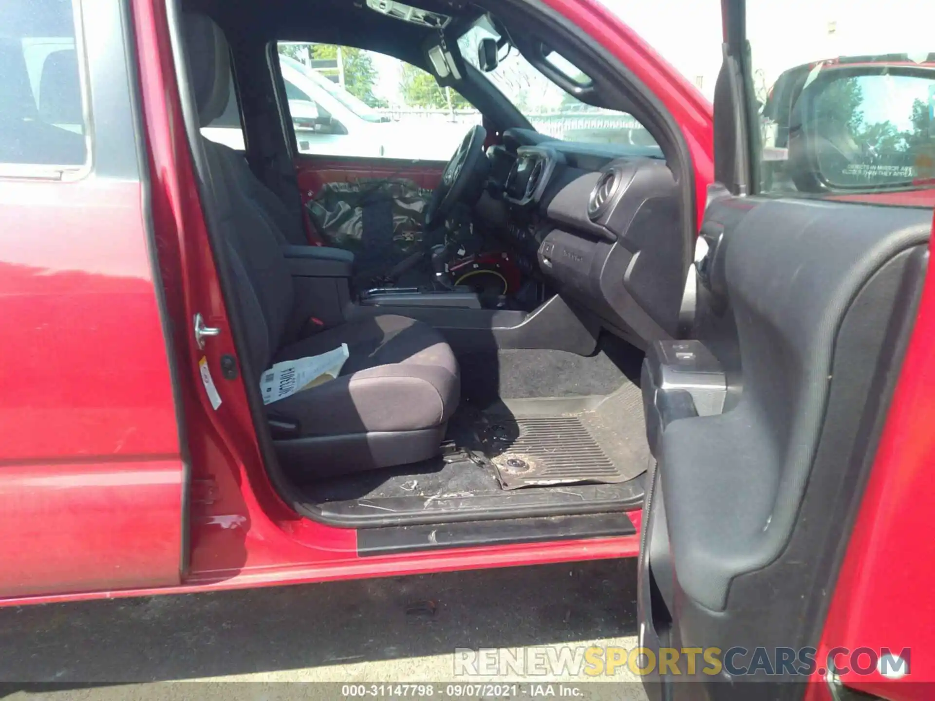 5 Photograph of a damaged car 3TMCZ5AN9KM280625 TOYOTA TACOMA 4WD 2019