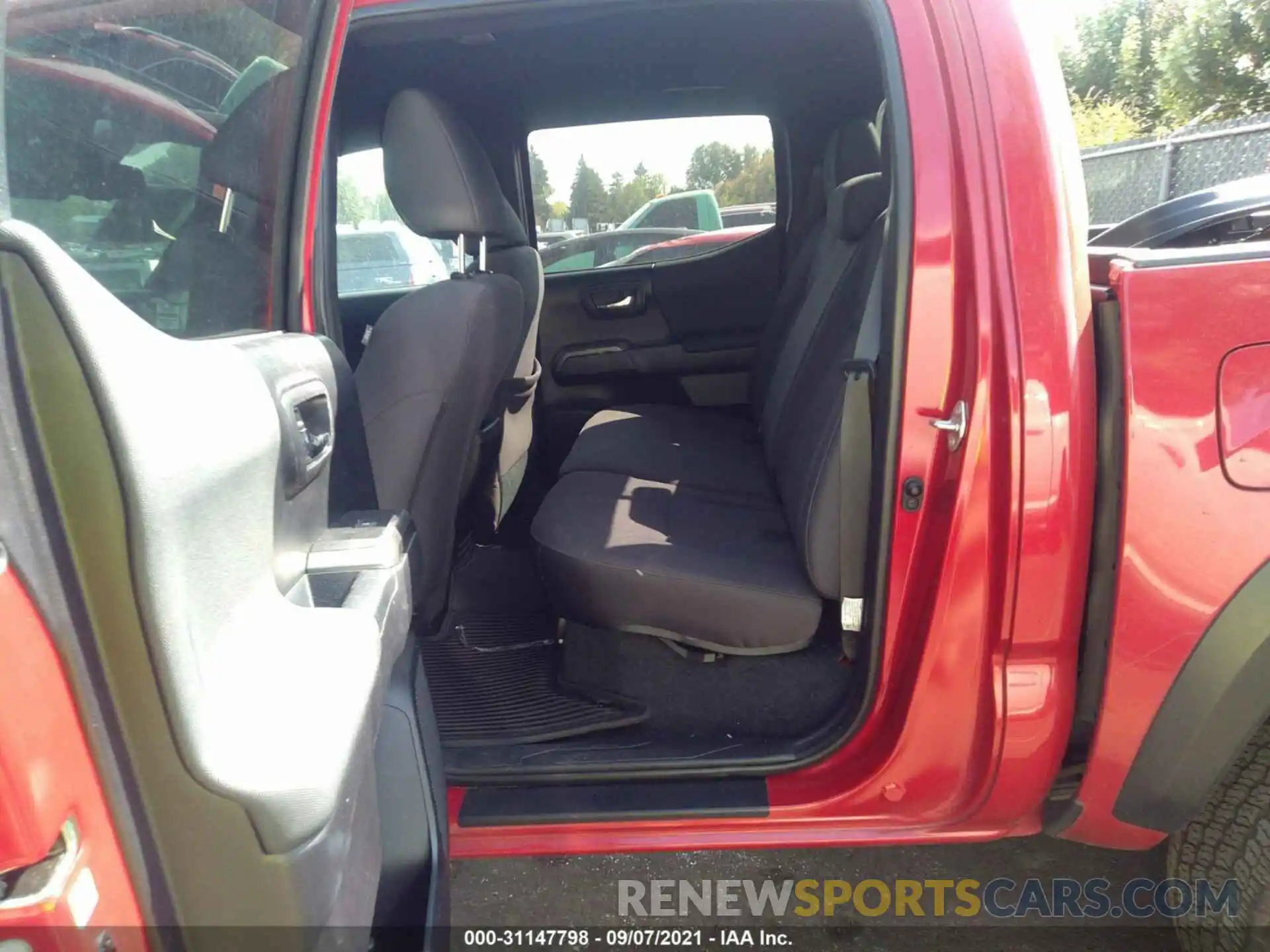 8 Photograph of a damaged car 3TMCZ5AN9KM280625 TOYOTA TACOMA 4WD 2019