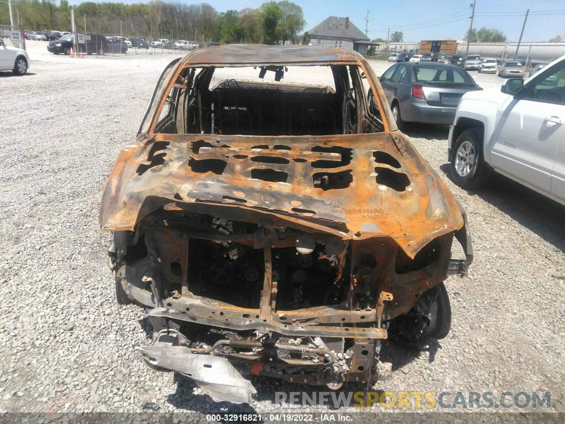 6 Photograph of a damaged car 3TMCZ5AN9KM282813 TOYOTA TACOMA 4WD 2019