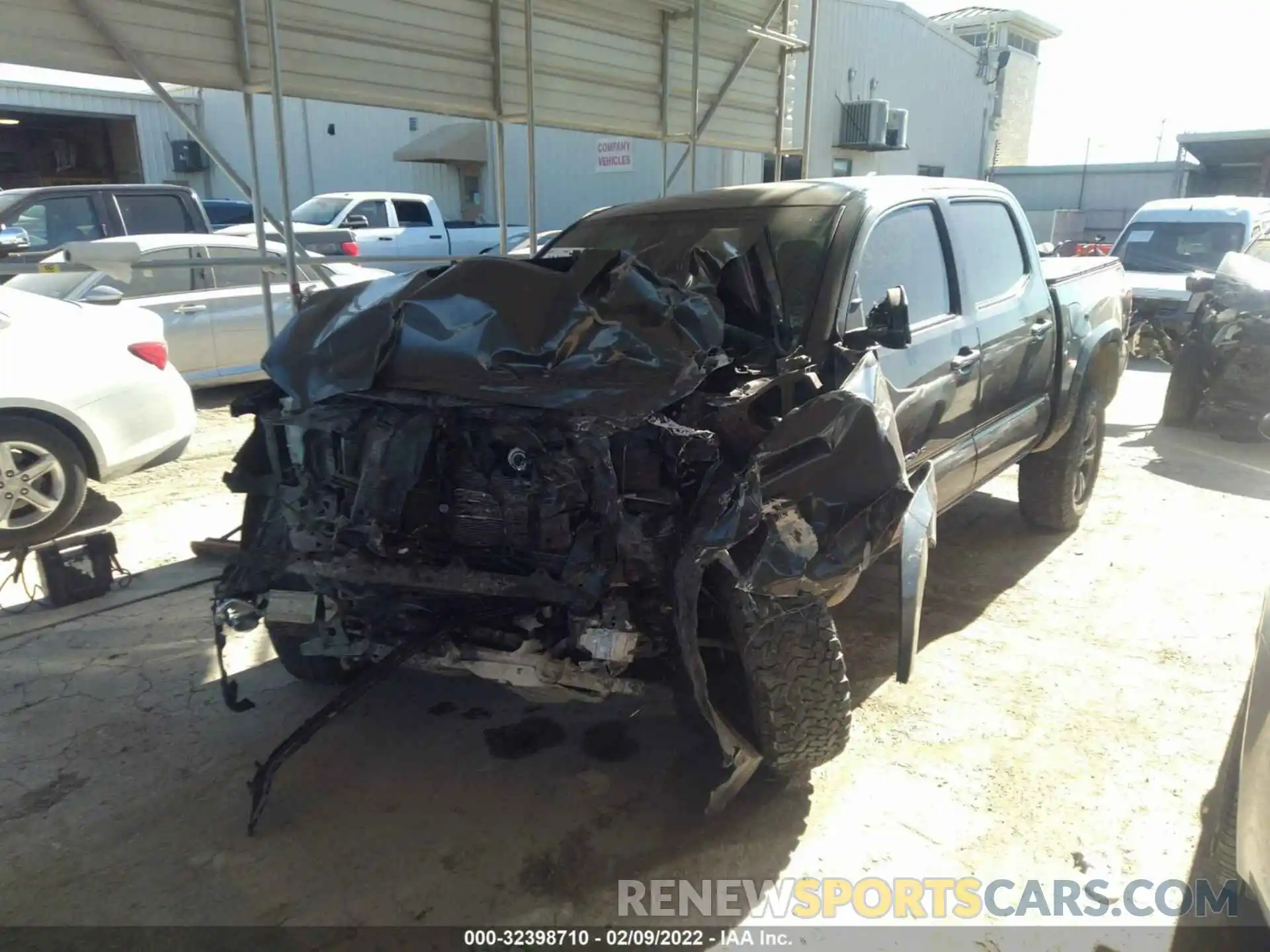 2 Photograph of a damaged car 3TMCZ5ANXKM190593 TOYOTA TACOMA 4WD 2019