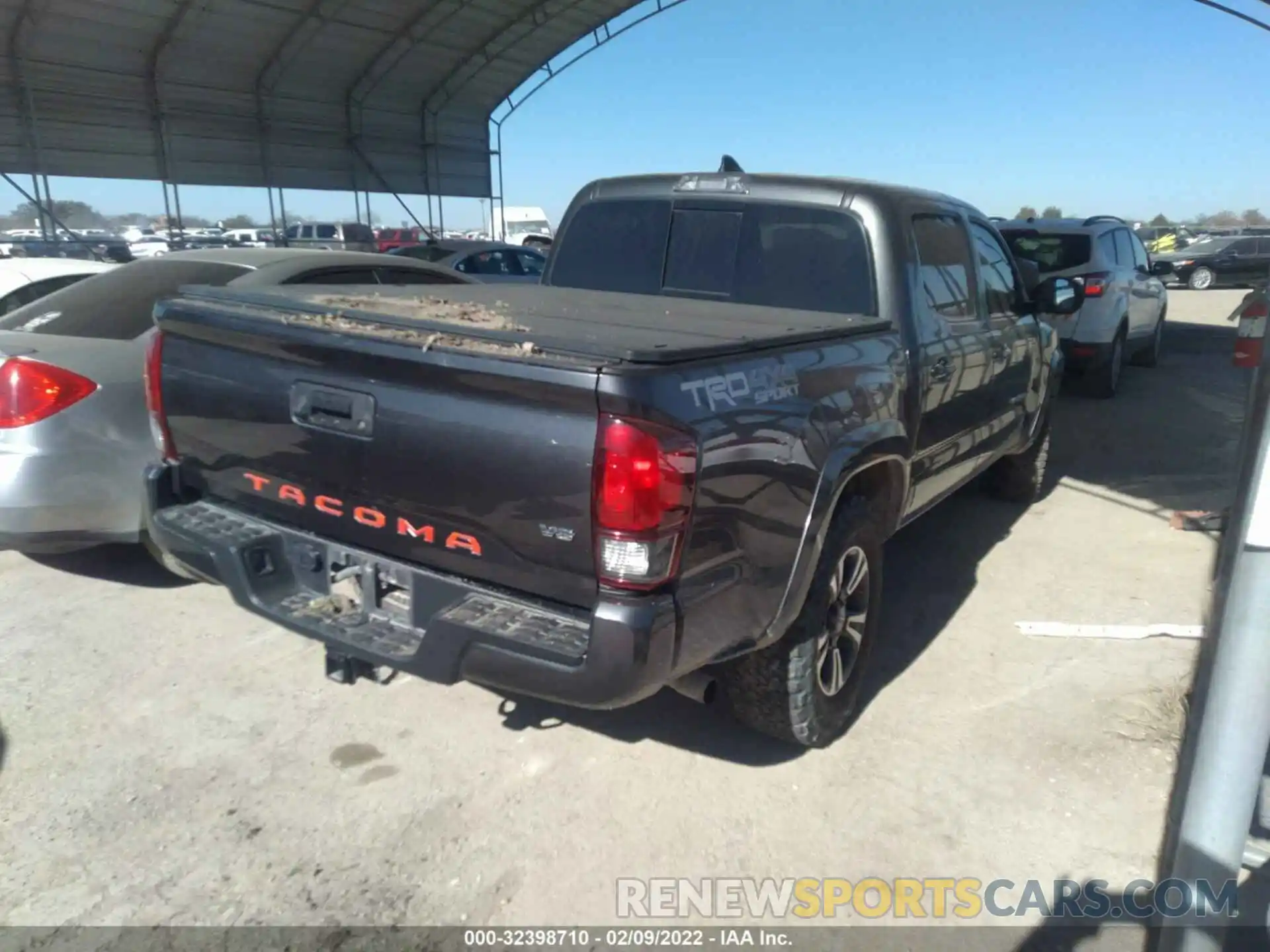 4 Photograph of a damaged car 3TMCZ5ANXKM190593 TOYOTA TACOMA 4WD 2019