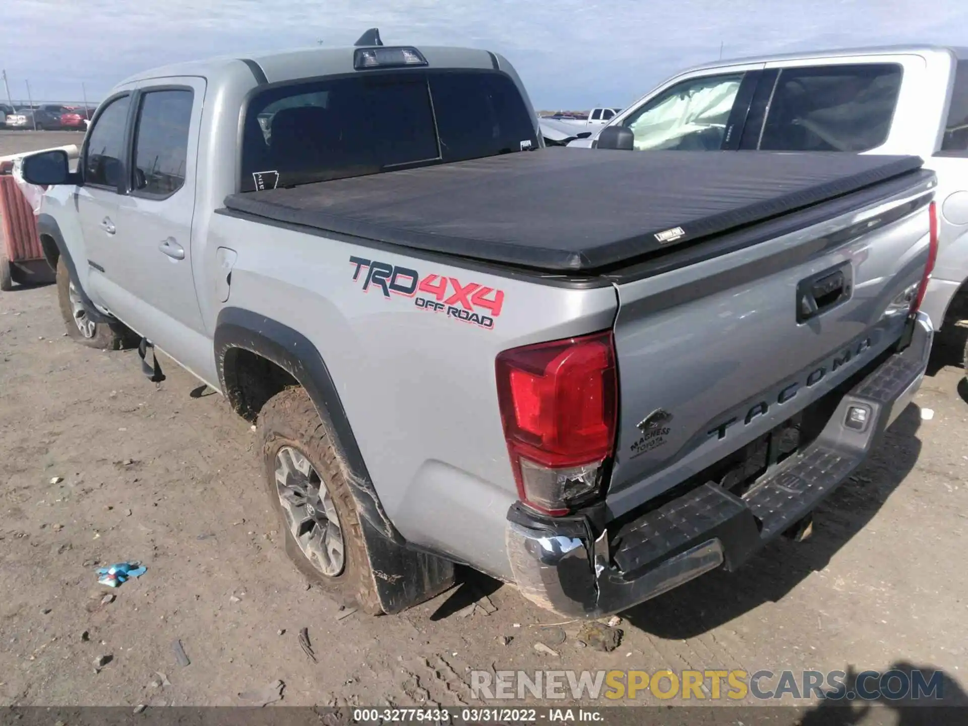 3 Photograph of a damaged car 3TMCZ5ANXKM199603 TOYOTA TACOMA 4WD 2019