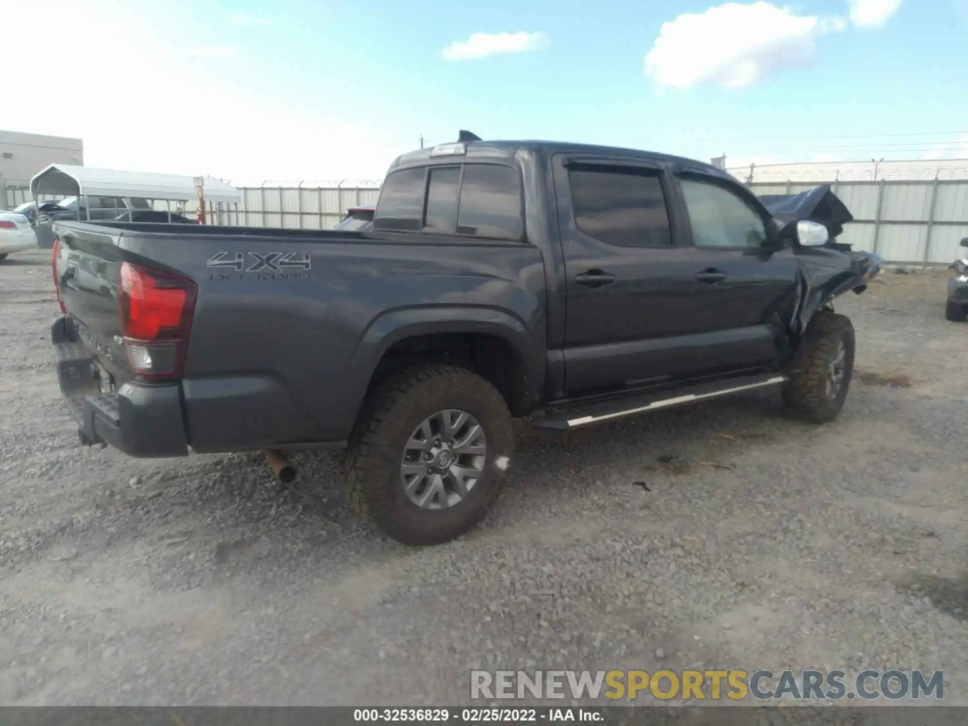 4 Photograph of a damaged car 3TMCZ5ANXKM208252 TOYOTA TACOMA 4WD 2019