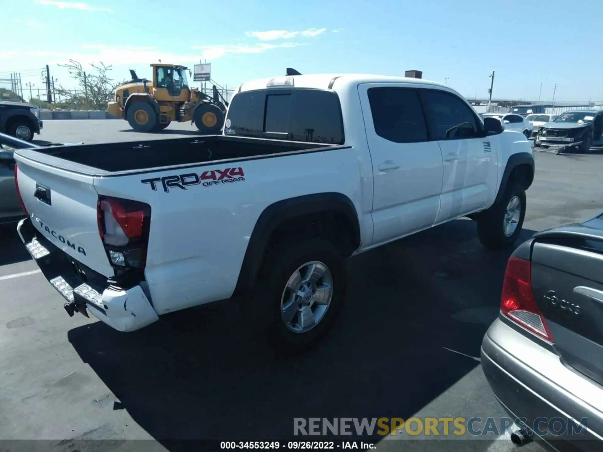 4 Photograph of a damaged car 3TMCZ5ANXKM218831 TOYOTA TACOMA 4WD 2019