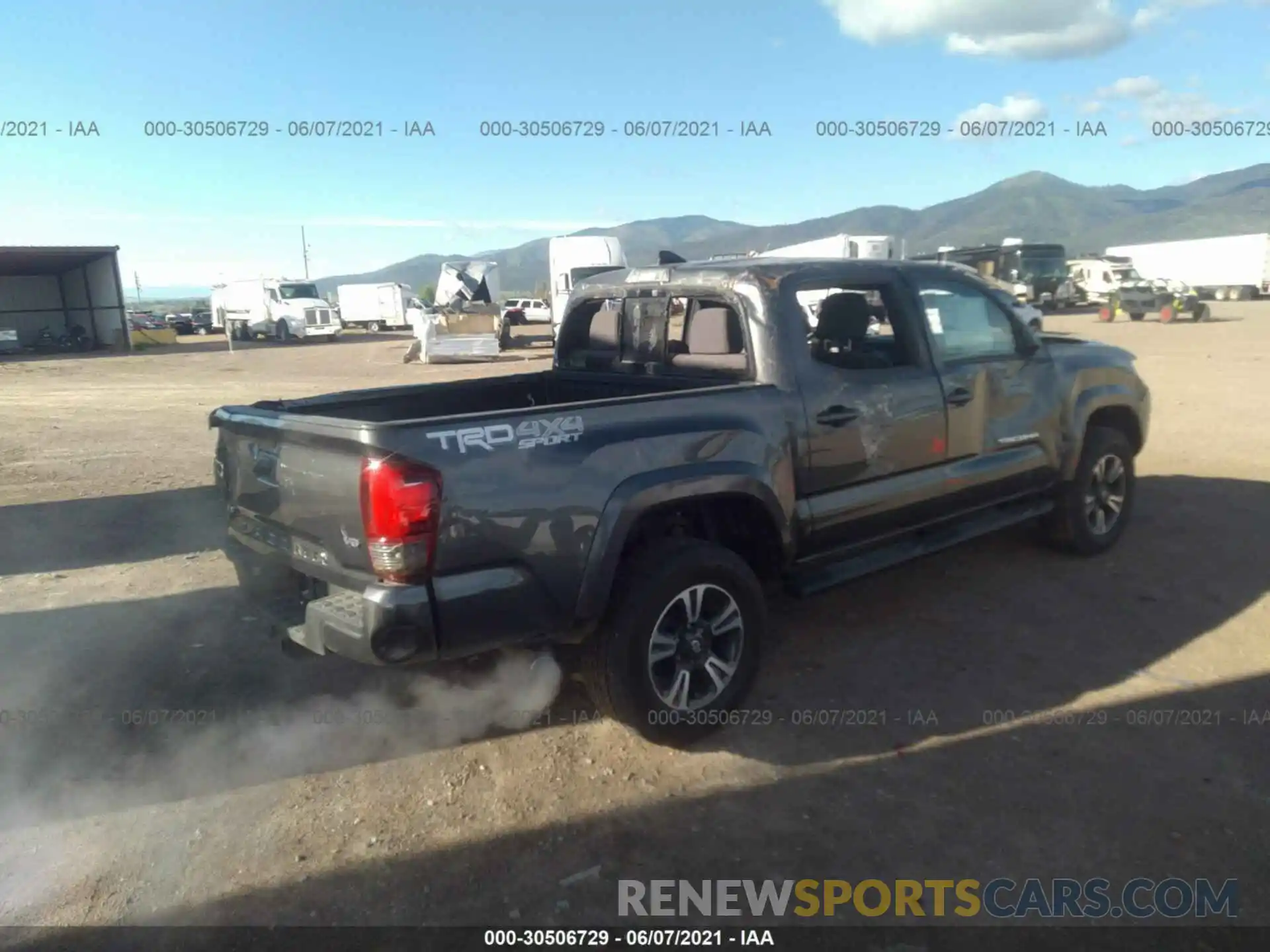 4 Фотография поврежденного автомобиля 3TMCZ5ANXKM225603 TOYOTA TACOMA 4WD 2019