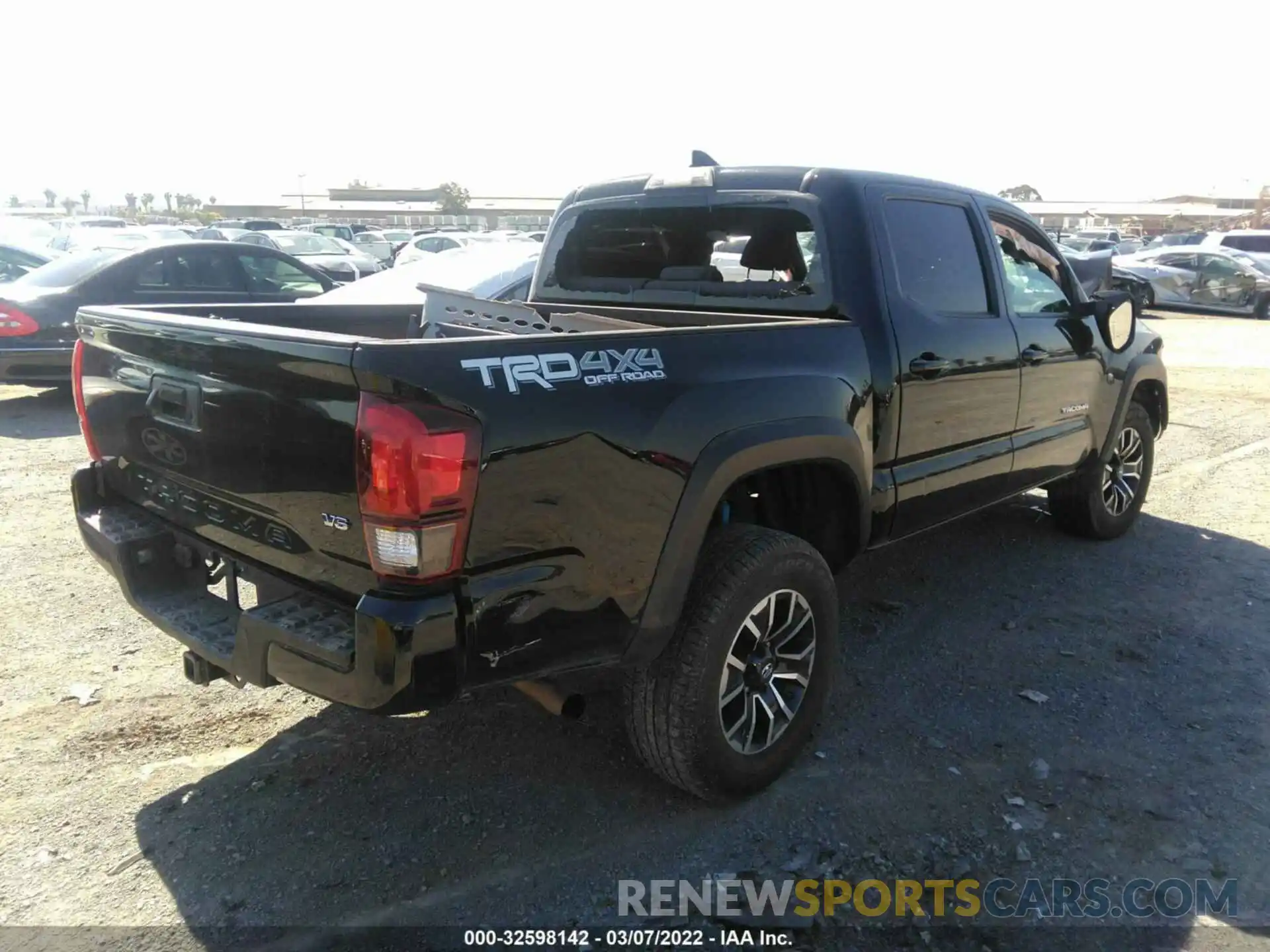 4 Photograph of a damaged car 3TMCZ5ANXKM237363 TOYOTA TACOMA 4WD 2019