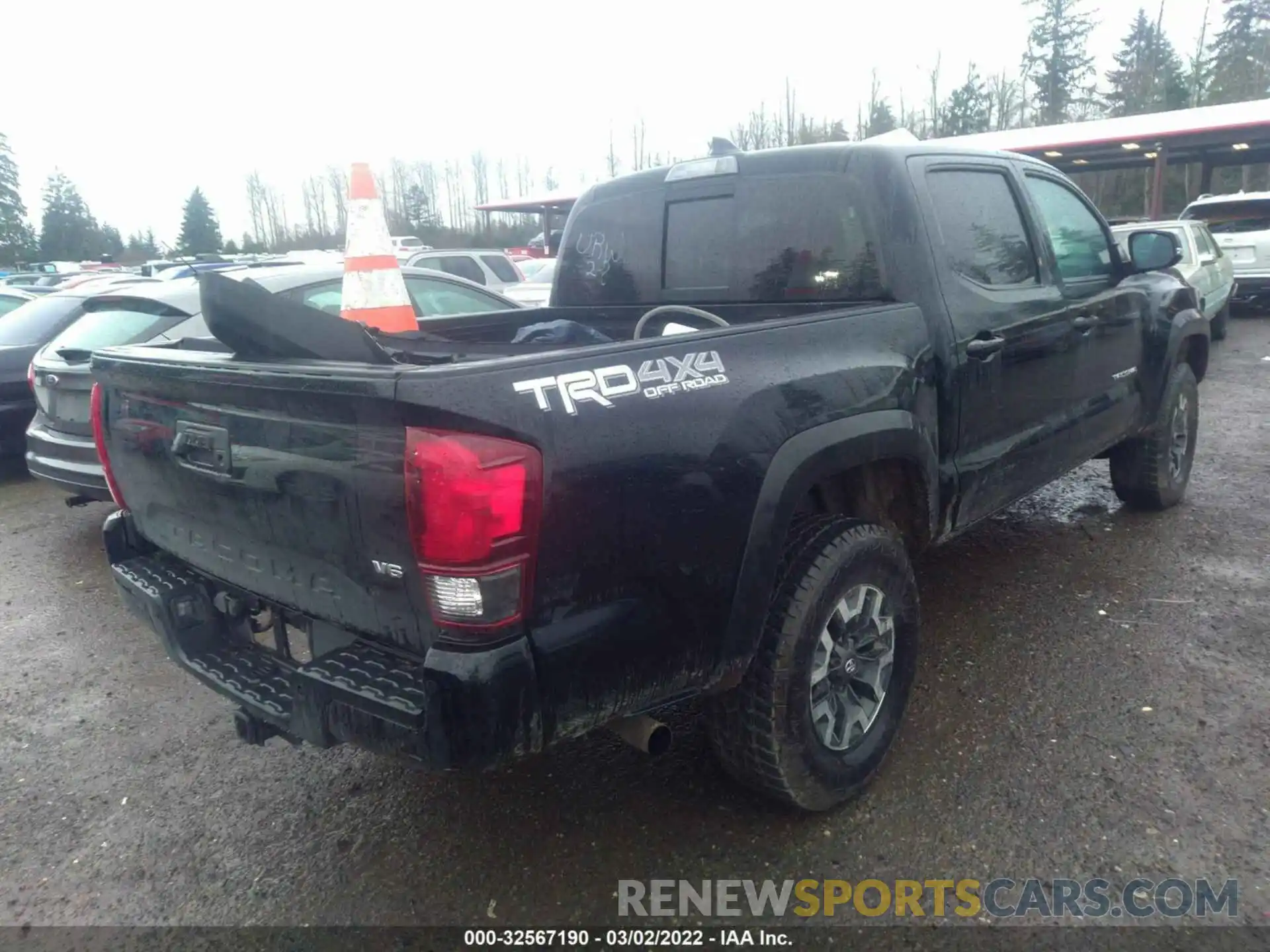 4 Photograph of a damaged car 3TMCZ5ANXKM246399 TOYOTA TACOMA 4WD 2019