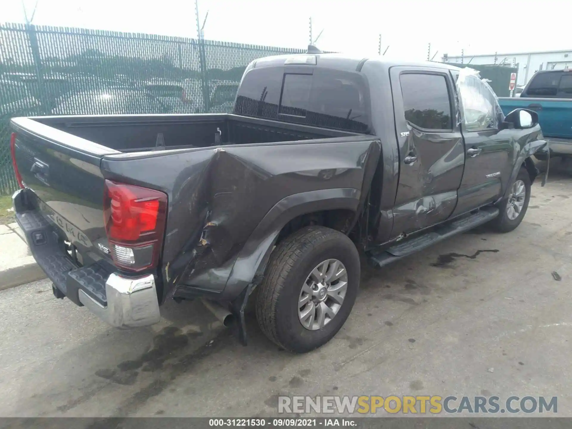 4 Фотография поврежденного автомобиля 3TMCZ5ANXKM279743 TOYOTA TACOMA 4WD 2019