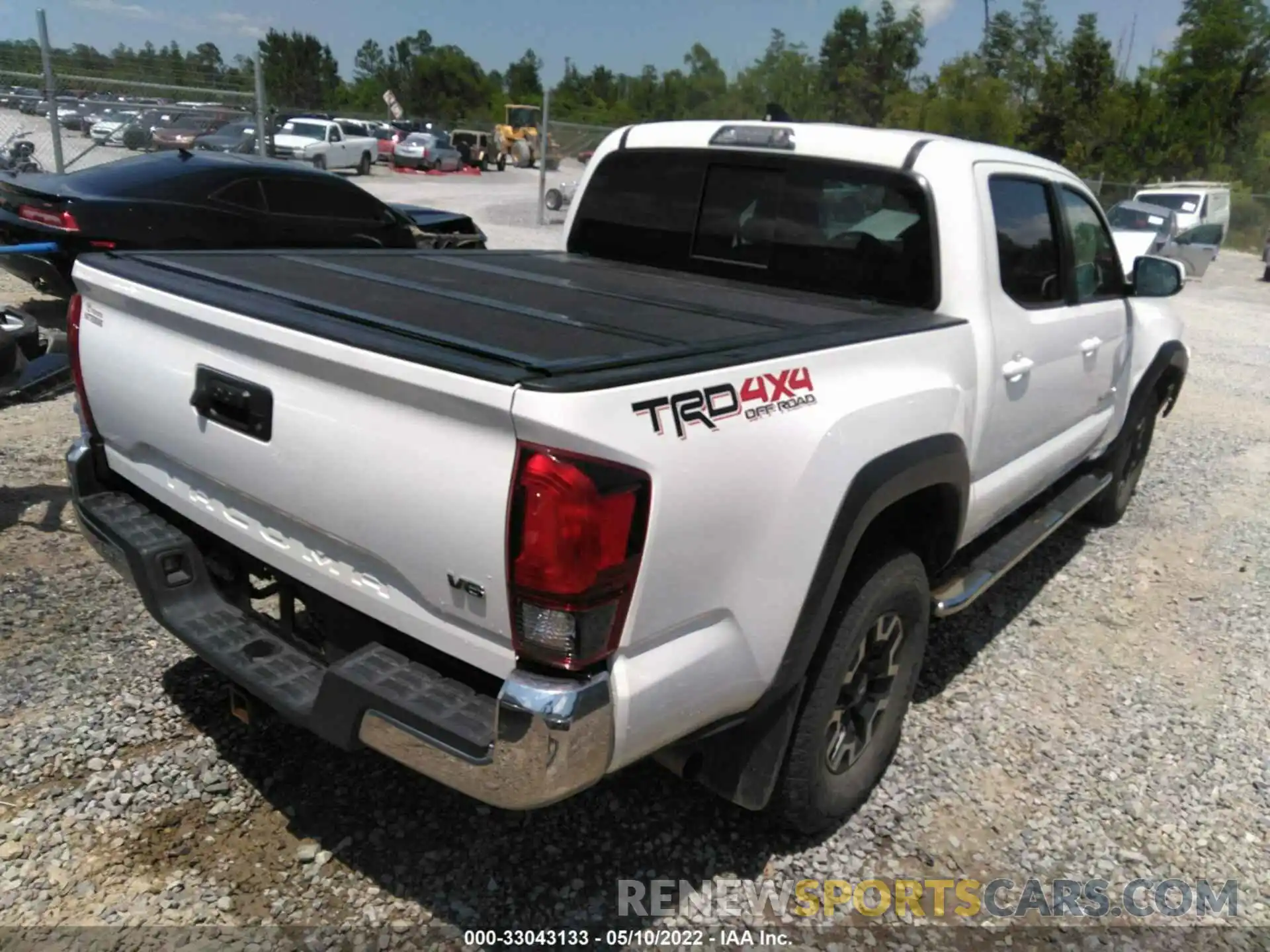 4 Photograph of a damaged car 3TMCZ5ANXKM284778 TOYOTA TACOMA 4WD 2019