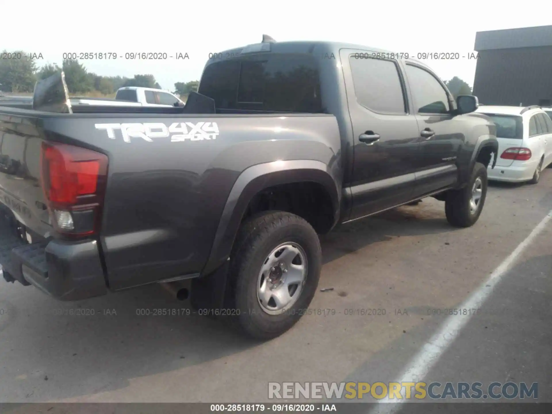 4 Фотография поврежденного автомобиля 3TMCZ5ANXKM286546 TOYOTA TACOMA 4WD 2019