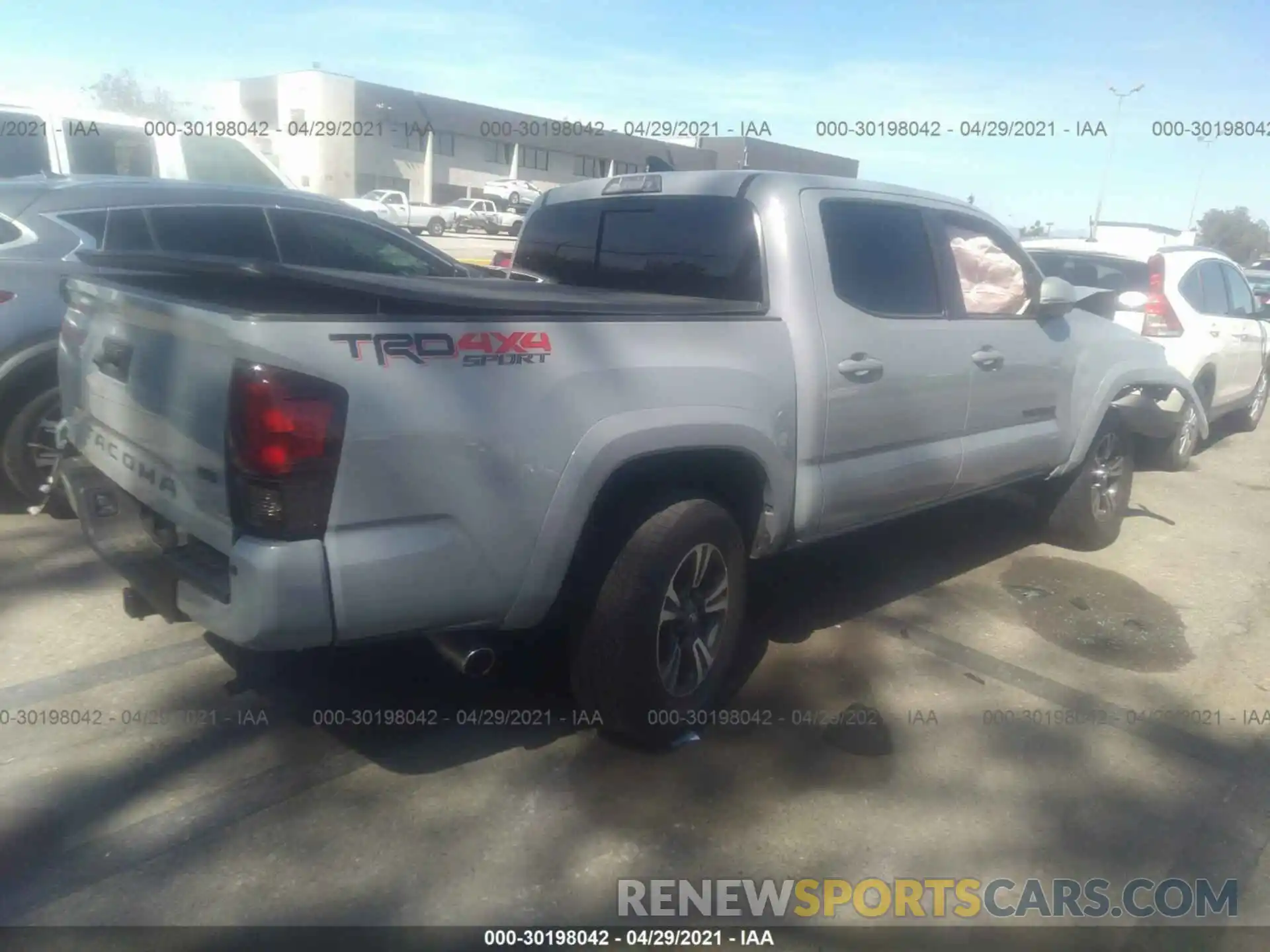 4 Фотография поврежденного автомобиля 3TMCZ5ANXKM286577 TOYOTA TACOMA 4WD 2019