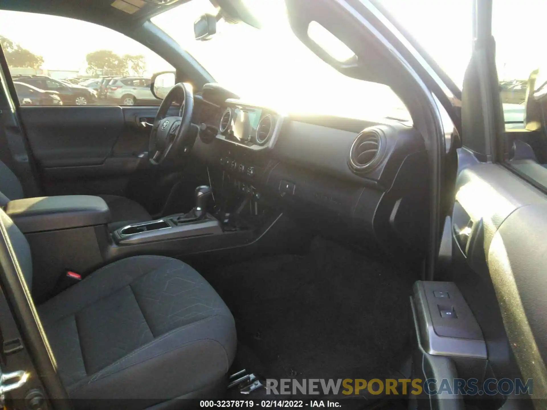 5 Photograph of a damaged car 3TMDZ5BN0KM058039 TOYOTA TACOMA 4WD 2019