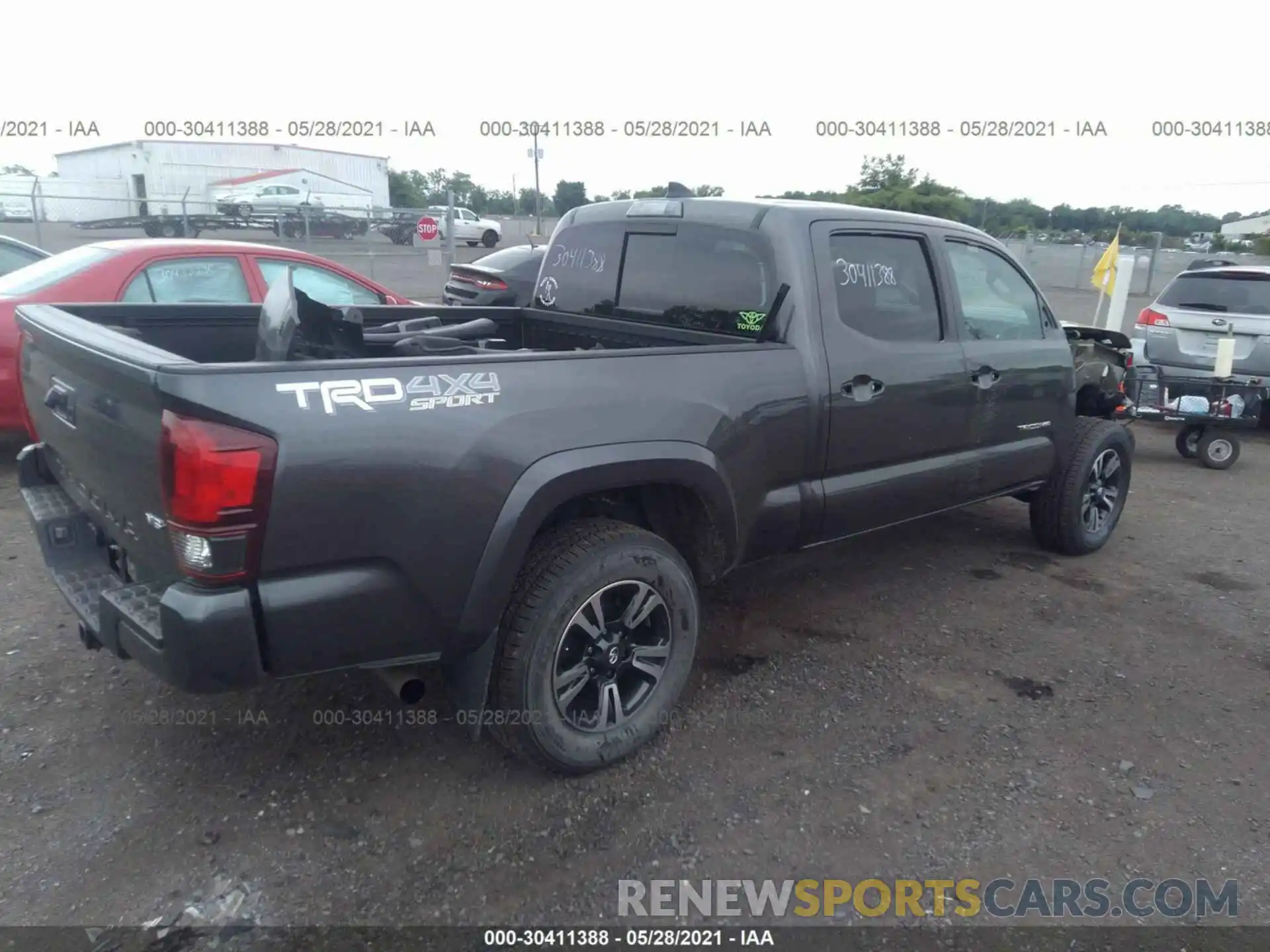 4 Фотография поврежденного автомобиля 3TMDZ5BN1KM077117 TOYOTA TACOMA 4WD 2019