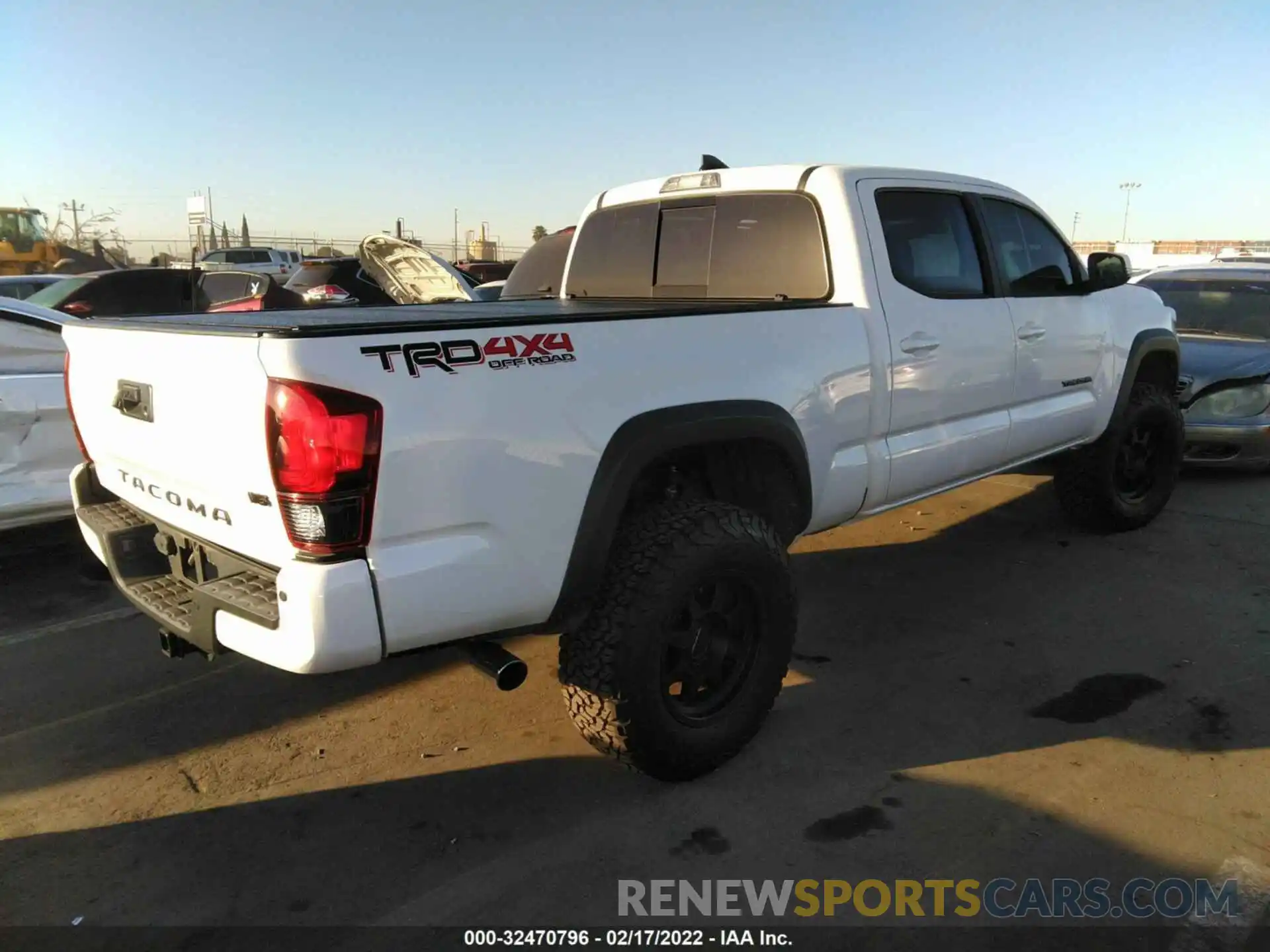 4 Фотография поврежденного автомобиля 3TMDZ5BN2KM061203 TOYOTA TACOMA 4WD 2019