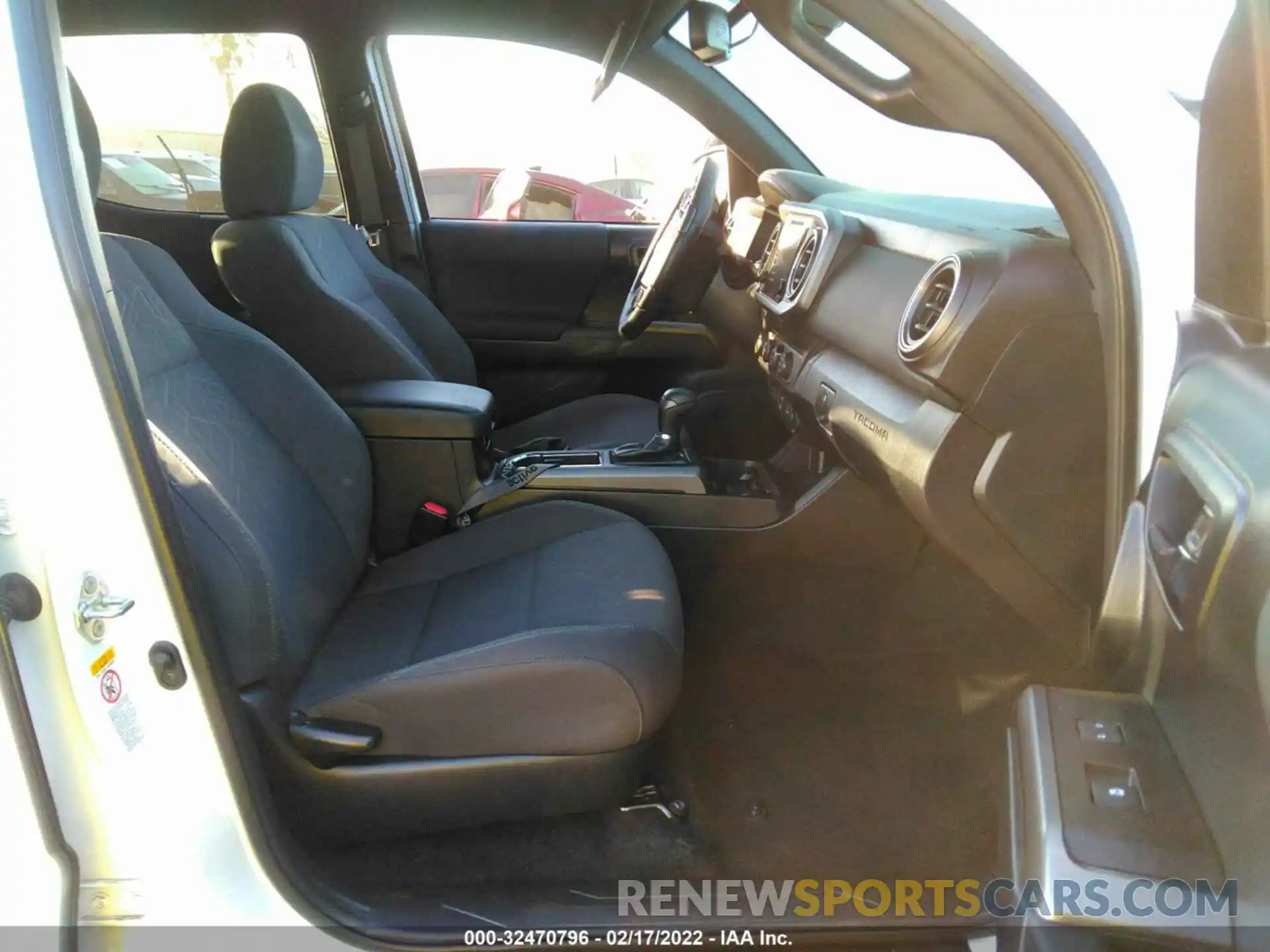 5 Photograph of a damaged car 3TMDZ5BN2KM061203 TOYOTA TACOMA 4WD 2019