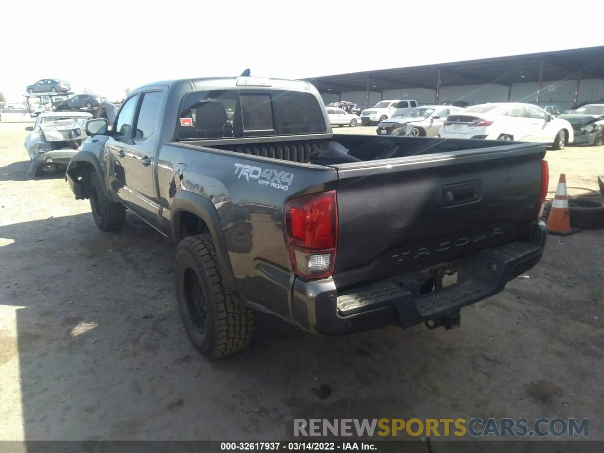 3 Фотография поврежденного автомобиля 3TMDZ5BN2KM066255 TOYOTA TACOMA 4WD 2019