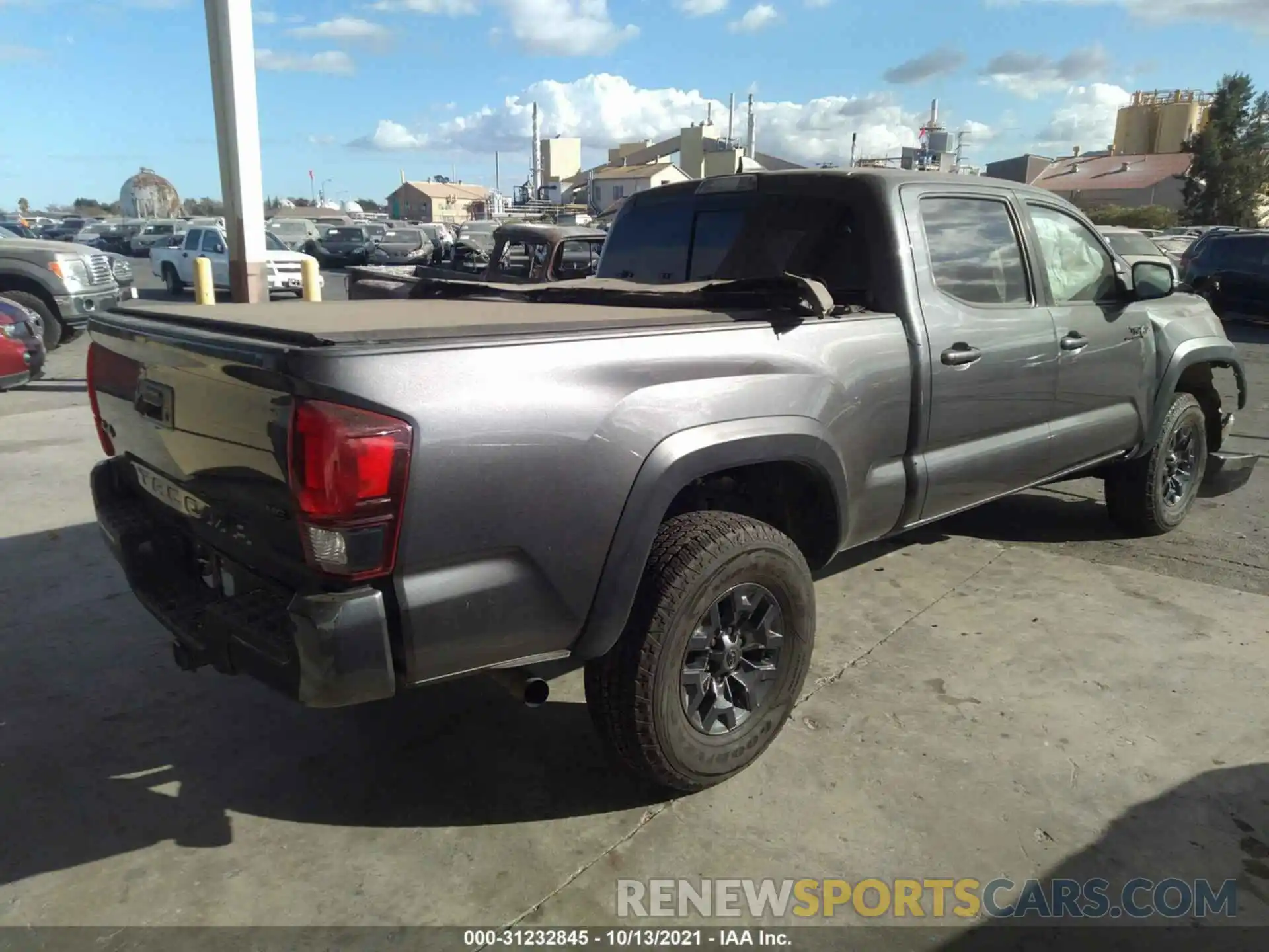 4 Фотография поврежденного автомобиля 3TMDZ5BN2KM068443 TOYOTA TACOMA 4WD 2019