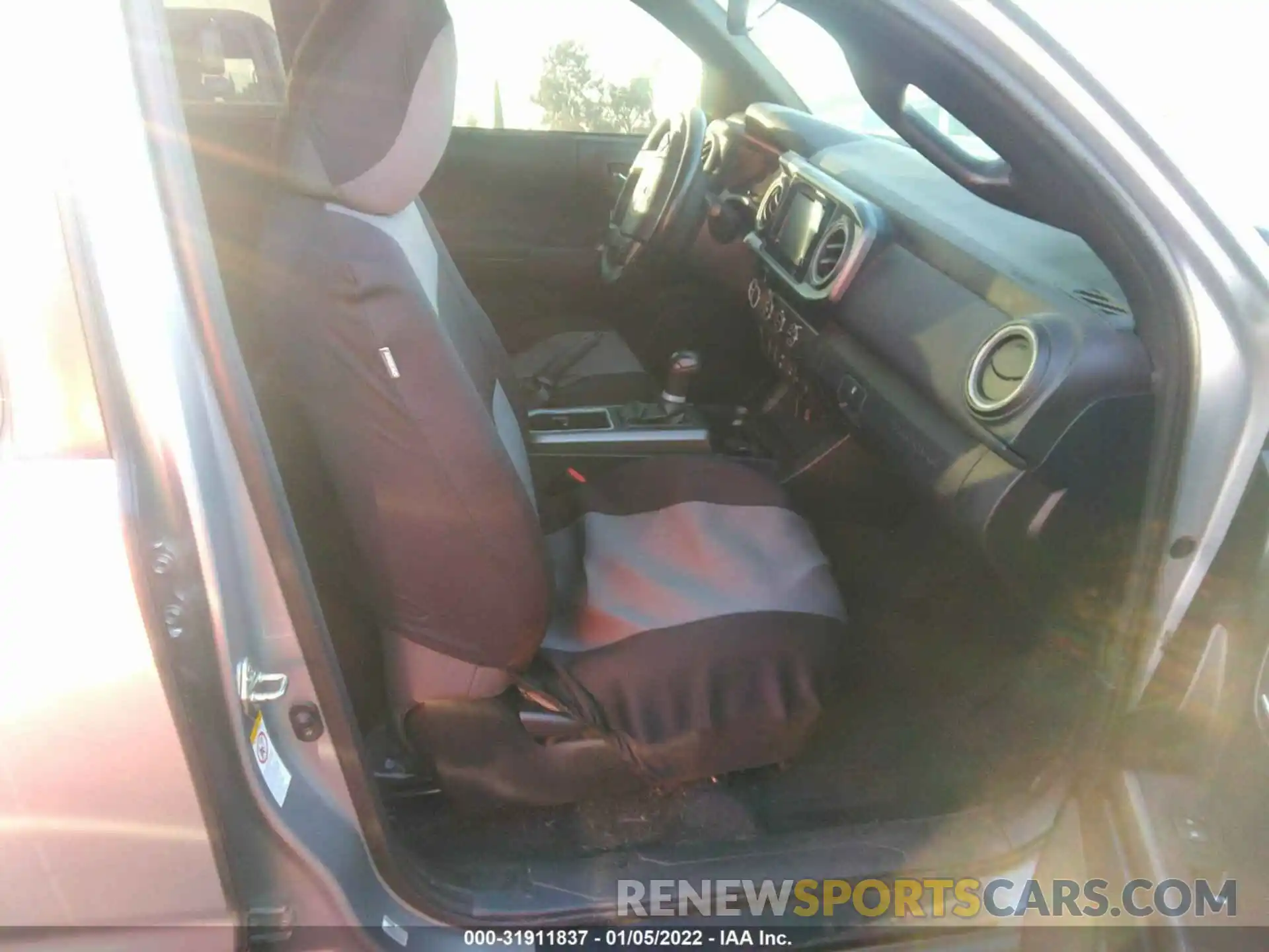 5 Photograph of a damaged car 3TMDZ5BN5KM057095 TOYOTA TACOMA 4WD 2019