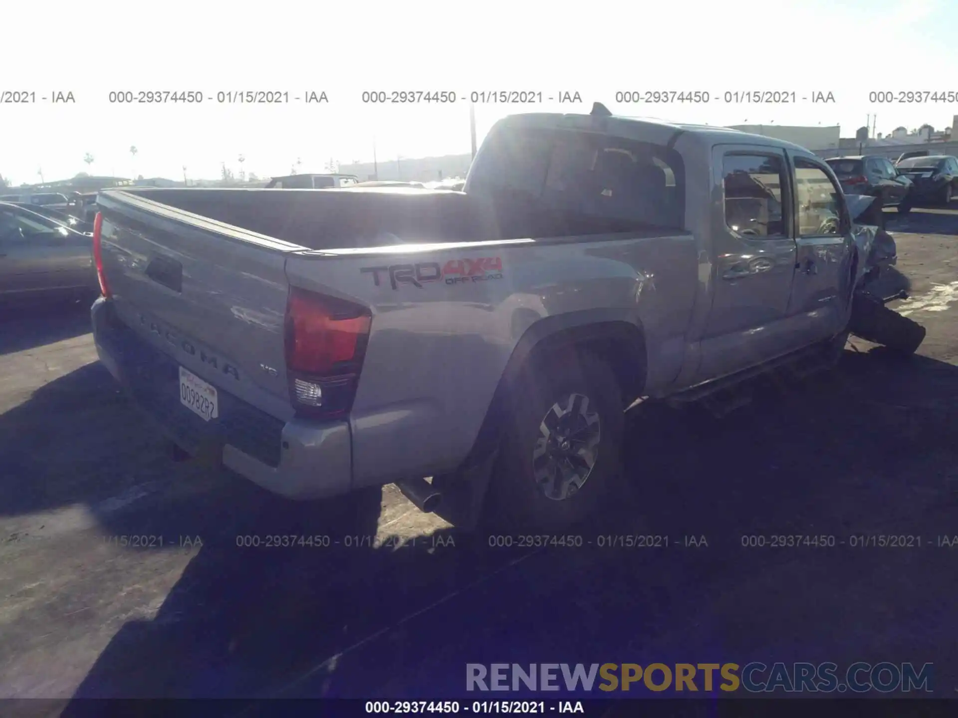 4 Фотография поврежденного автомобиля 3TMDZ5BN5KM059431 TOYOTA TACOMA 4WD 2019