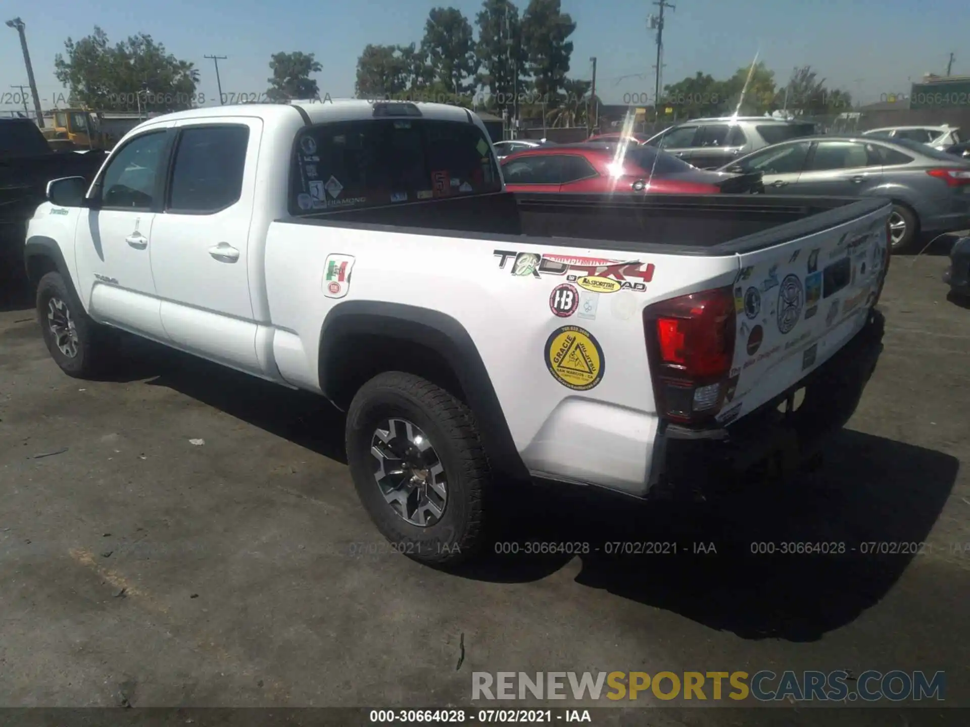 3 Photograph of a damaged car 3TMDZ5BN5KM071255 TOYOTA TACOMA 4WD 2019