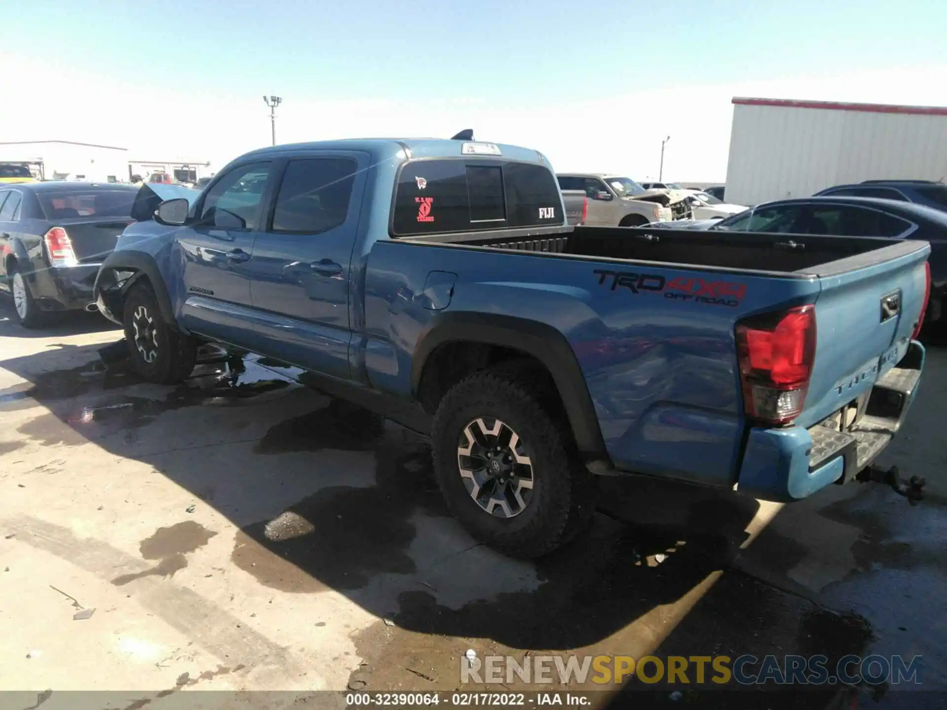 3 Photograph of a damaged car 3TMDZ5BN5KM073183 TOYOTA TACOMA 4WD 2019