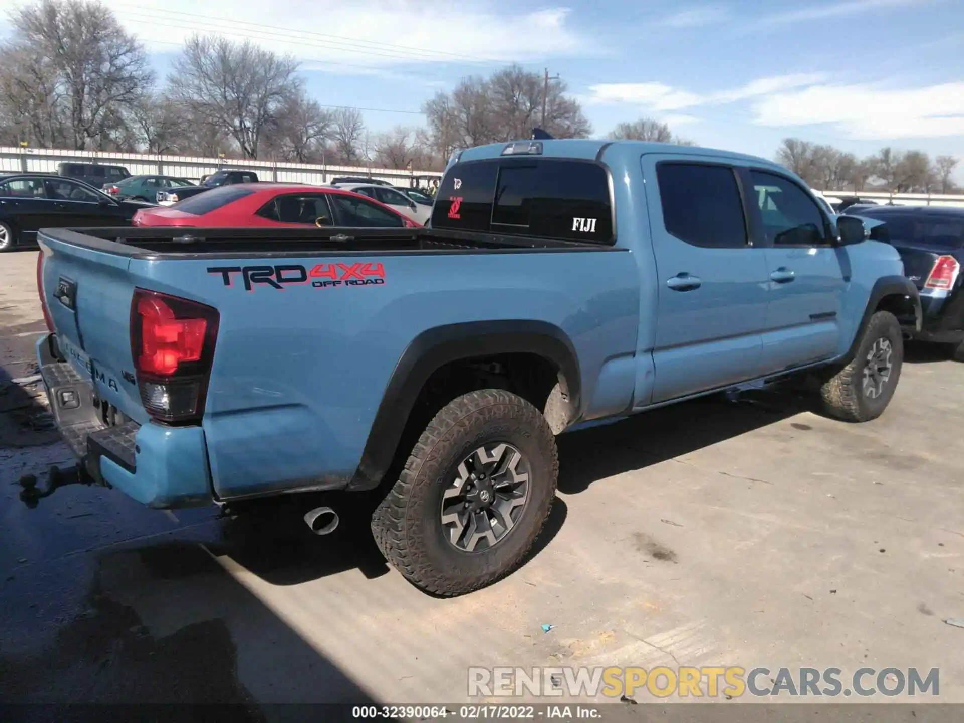 4 Фотография поврежденного автомобиля 3TMDZ5BN5KM073183 TOYOTA TACOMA 4WD 2019