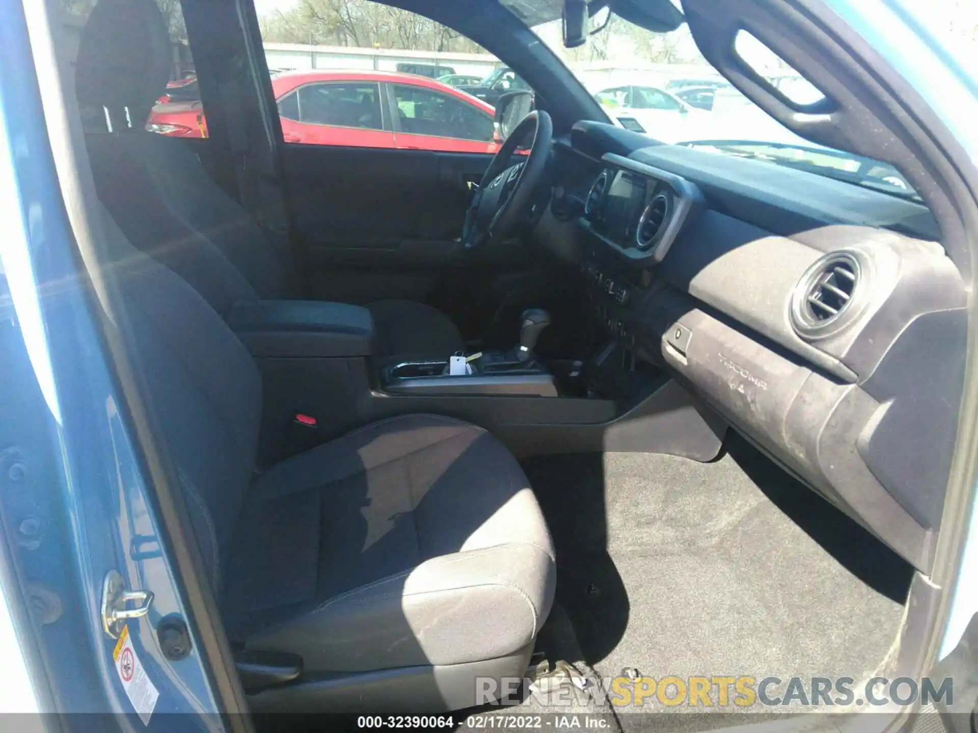 5 Photograph of a damaged car 3TMDZ5BN5KM073183 TOYOTA TACOMA 4WD 2019