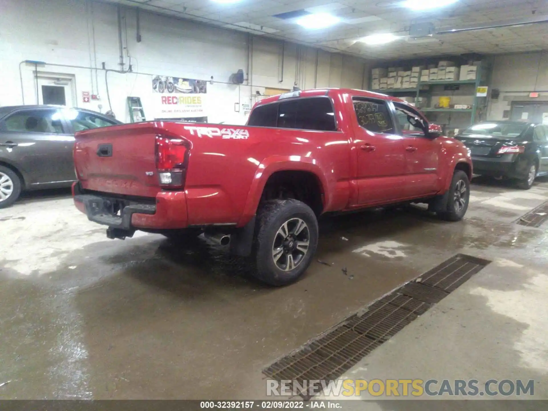 4 Photograph of a damaged car 3TMDZ5BN7KM060578 TOYOTA TACOMA 4WD 2019