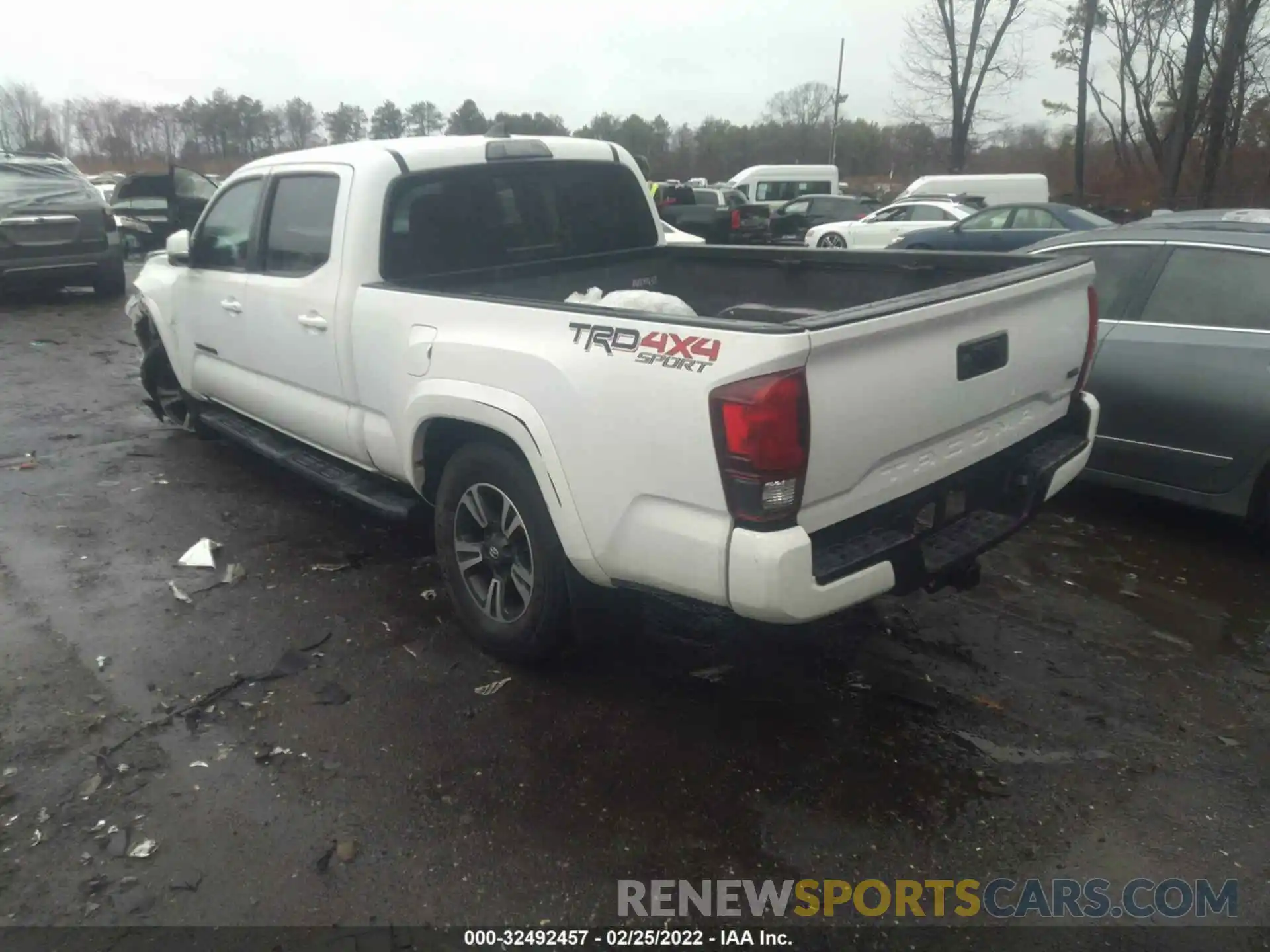 3 Photograph of a damaged car 3TMDZ5BN7KM073377 TOYOTA TACOMA 4WD 2019