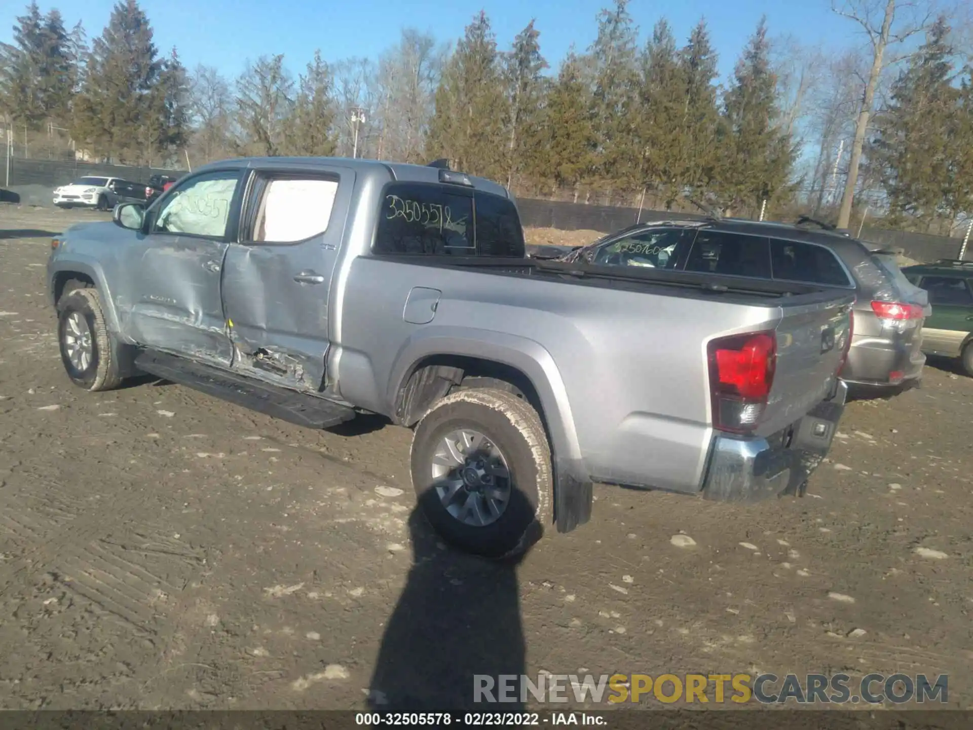 3 Photograph of a damaged car 3TMDZ5BN7KM075047 TOYOTA TACOMA 4WD 2019