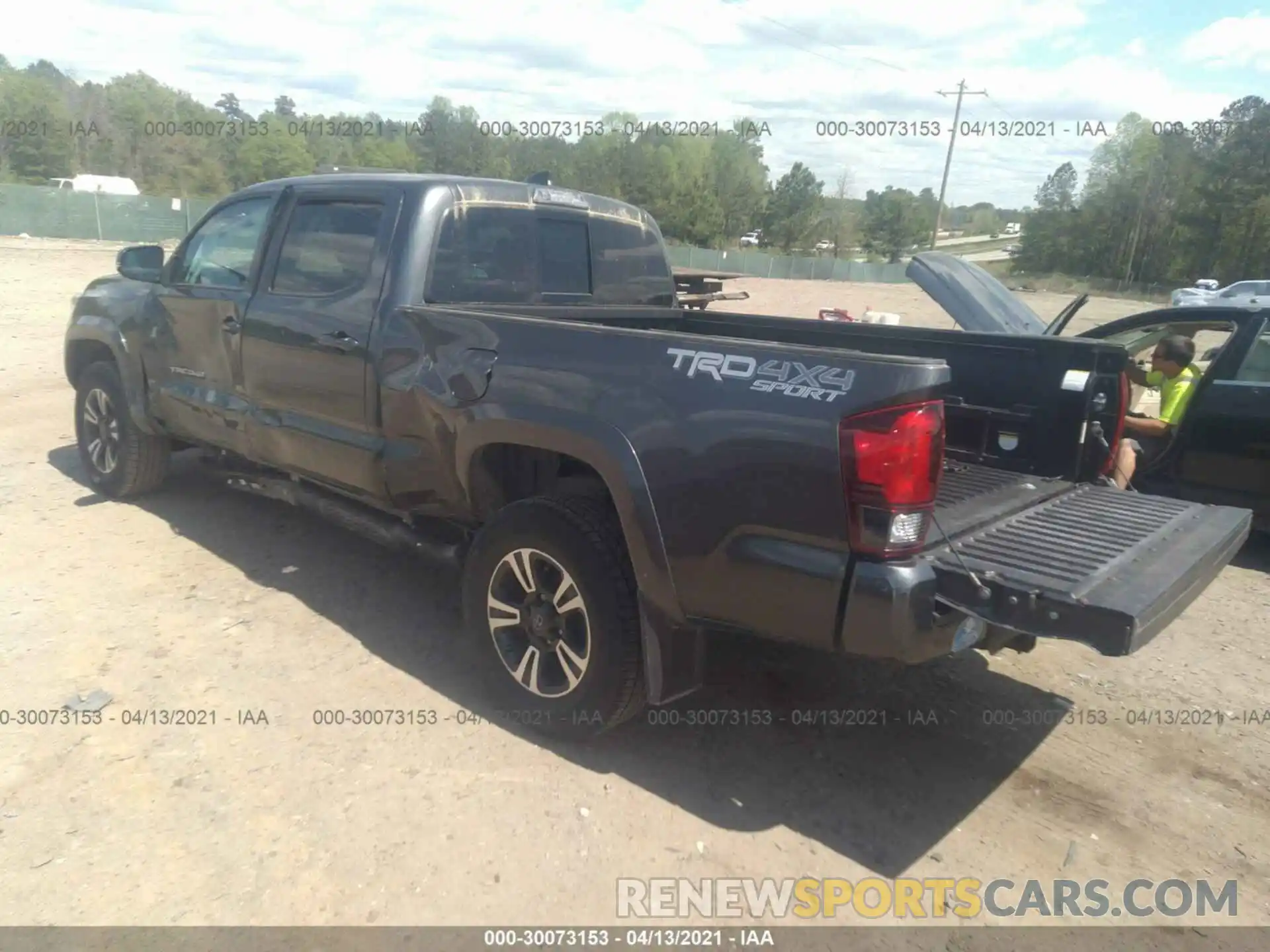 3 Фотография поврежденного автомобиля 3TMDZ5BN8KM067068 TOYOTA TACOMA 4WD 2019