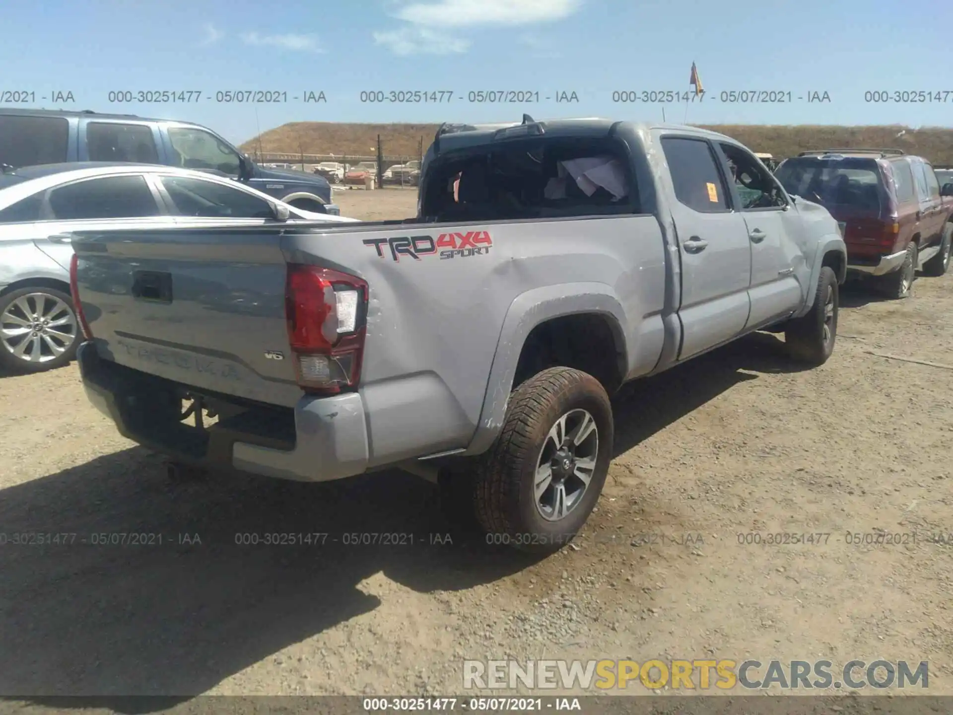 4 Фотография поврежденного автомобиля 3TMDZ5BN8KM067152 TOYOTA TACOMA 4WD 2019