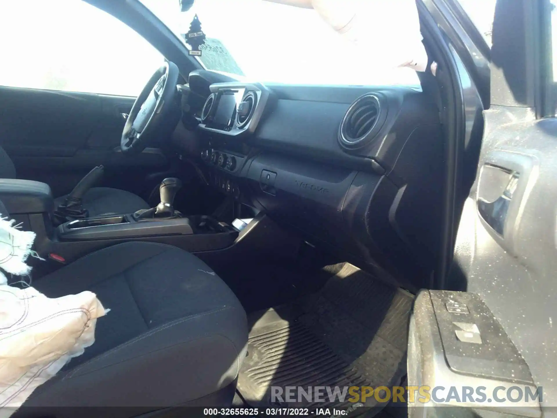 5 Photograph of a damaged car 3TMDZ5BN8KM067572 TOYOTA TACOMA 4WD 2019