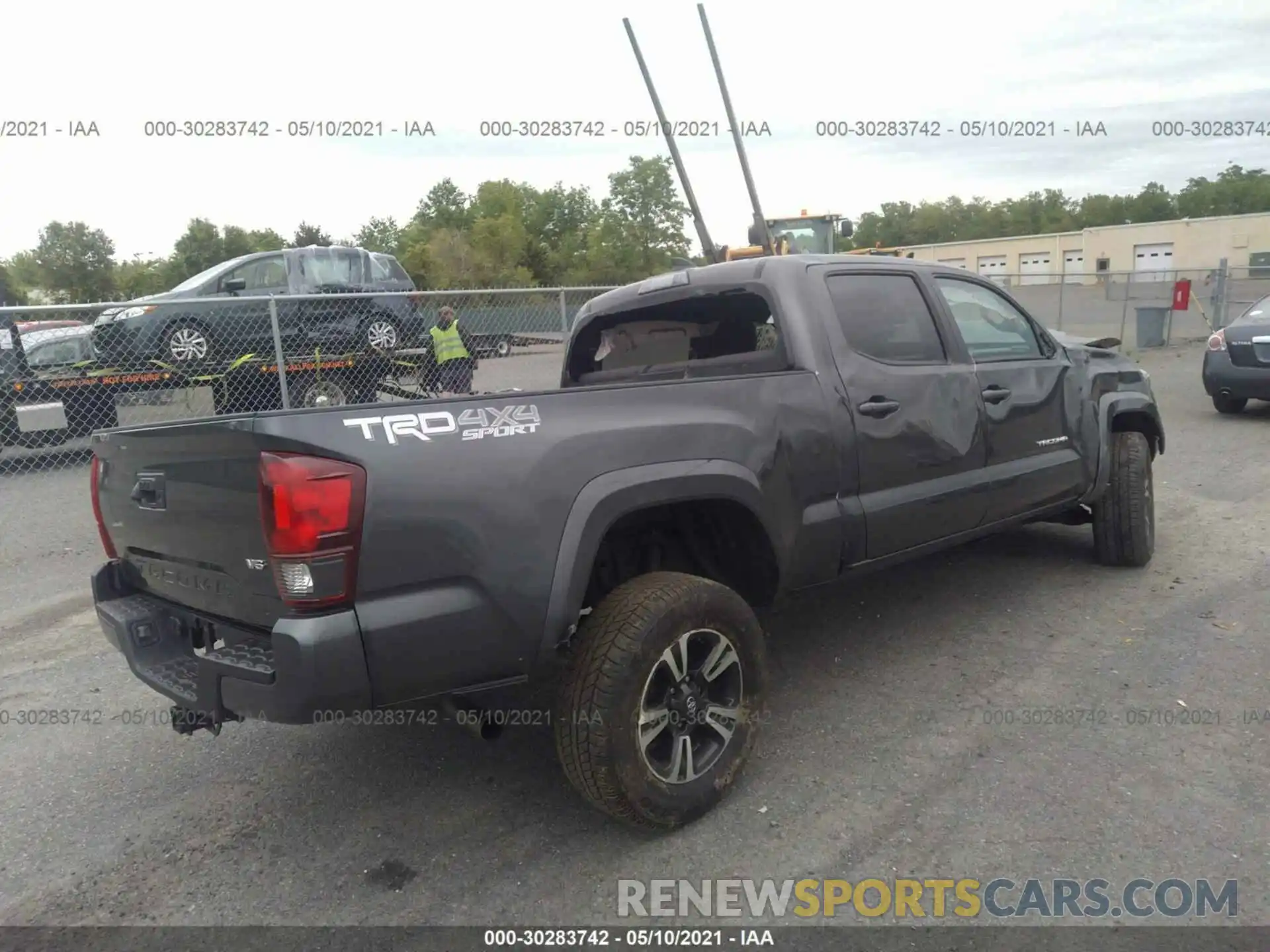 4 Фотография поврежденного автомобиля 3TMDZ5BNXKM079805 TOYOTA TACOMA 4WD 2019