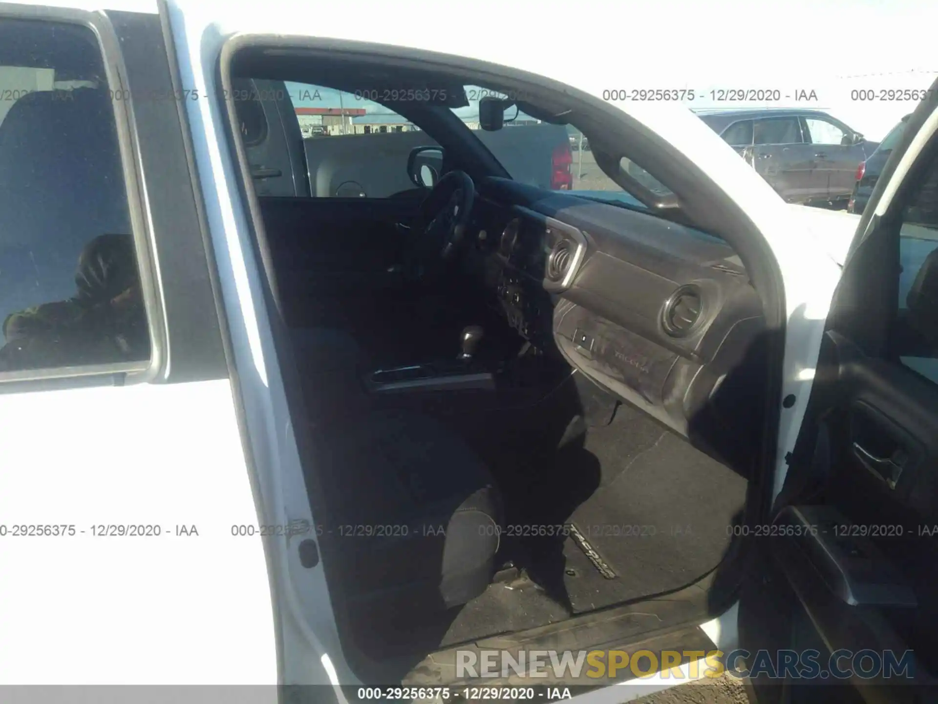 5 Photograph of a damaged car 3TMGZ5AN9KM233936 TOYOTA TACOMA 4WD 2019